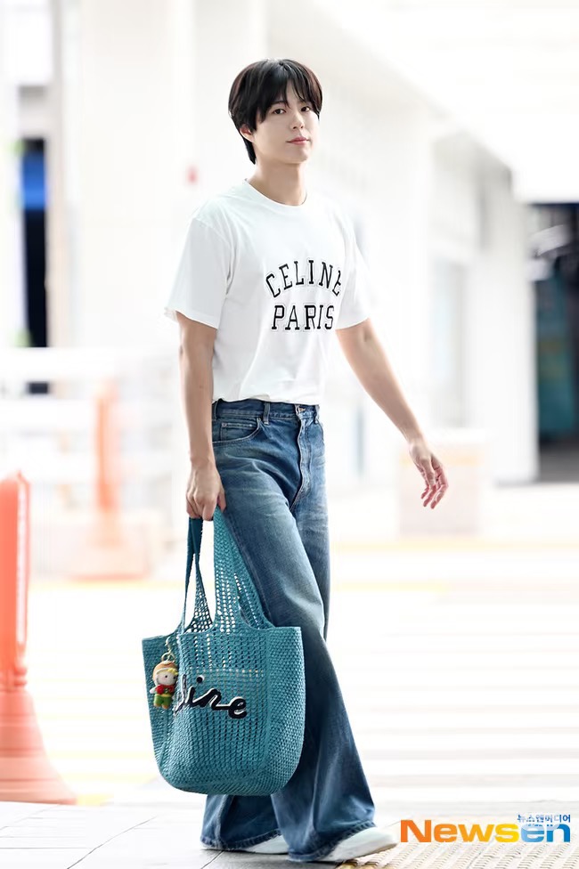 Celine Arc Letter Print Short Sleeve T-Shirt Style 2