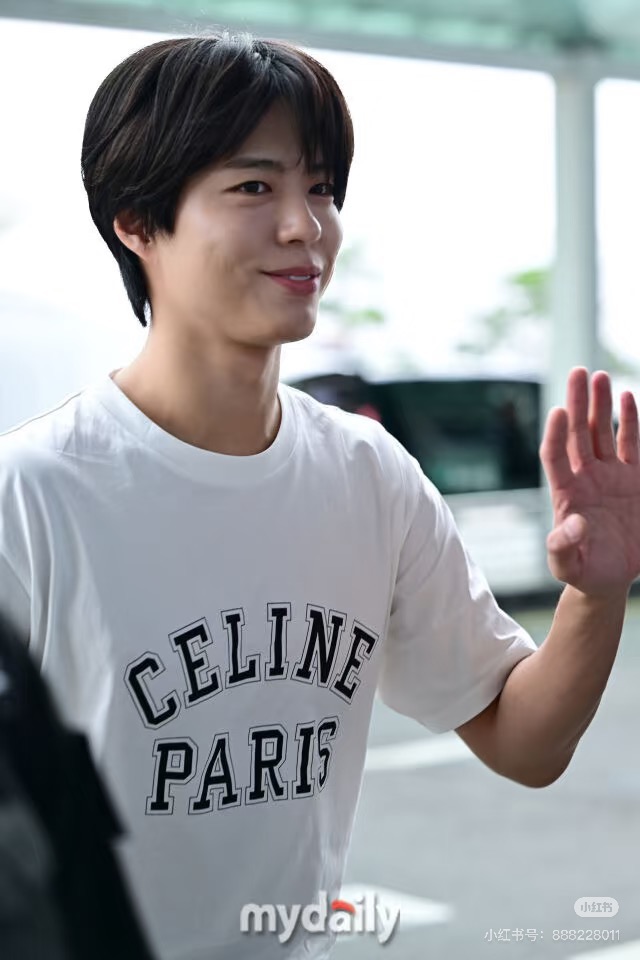Celine Arc Letter Print Short Sleeve T-Shirt Style 2