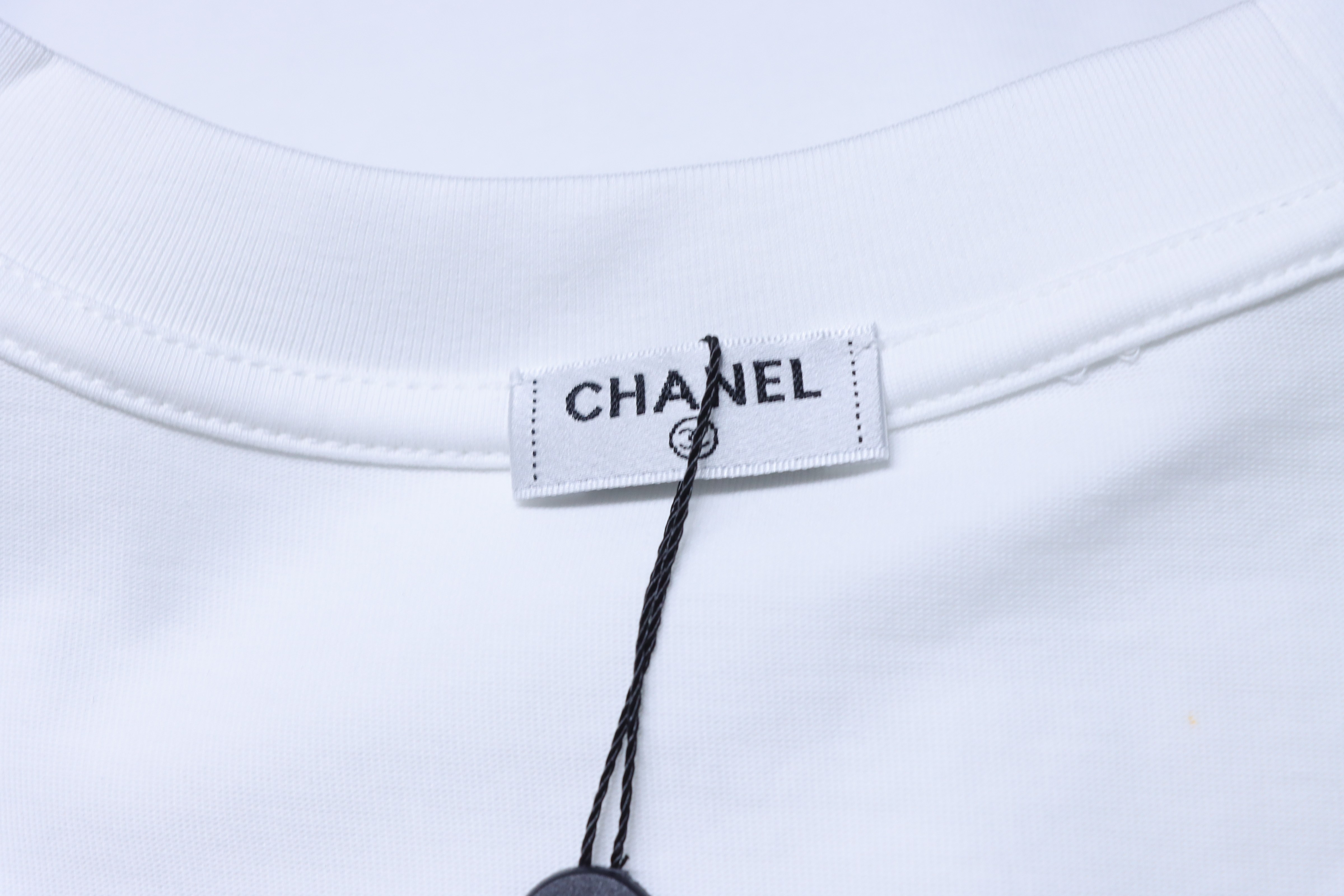 Chanel Hand-Drawn Double C Print Short Sleeve T-Shirt Style 2