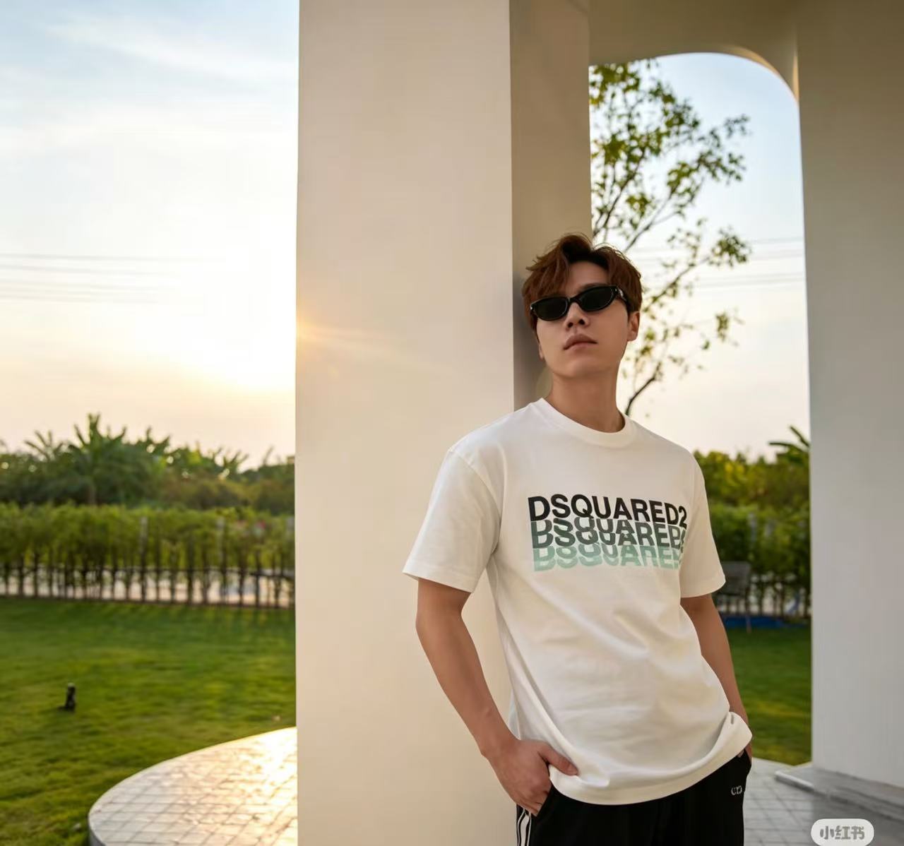 DSQUARED2 Gradient Overlay Letter Logo Short Sleeve T-Shirt