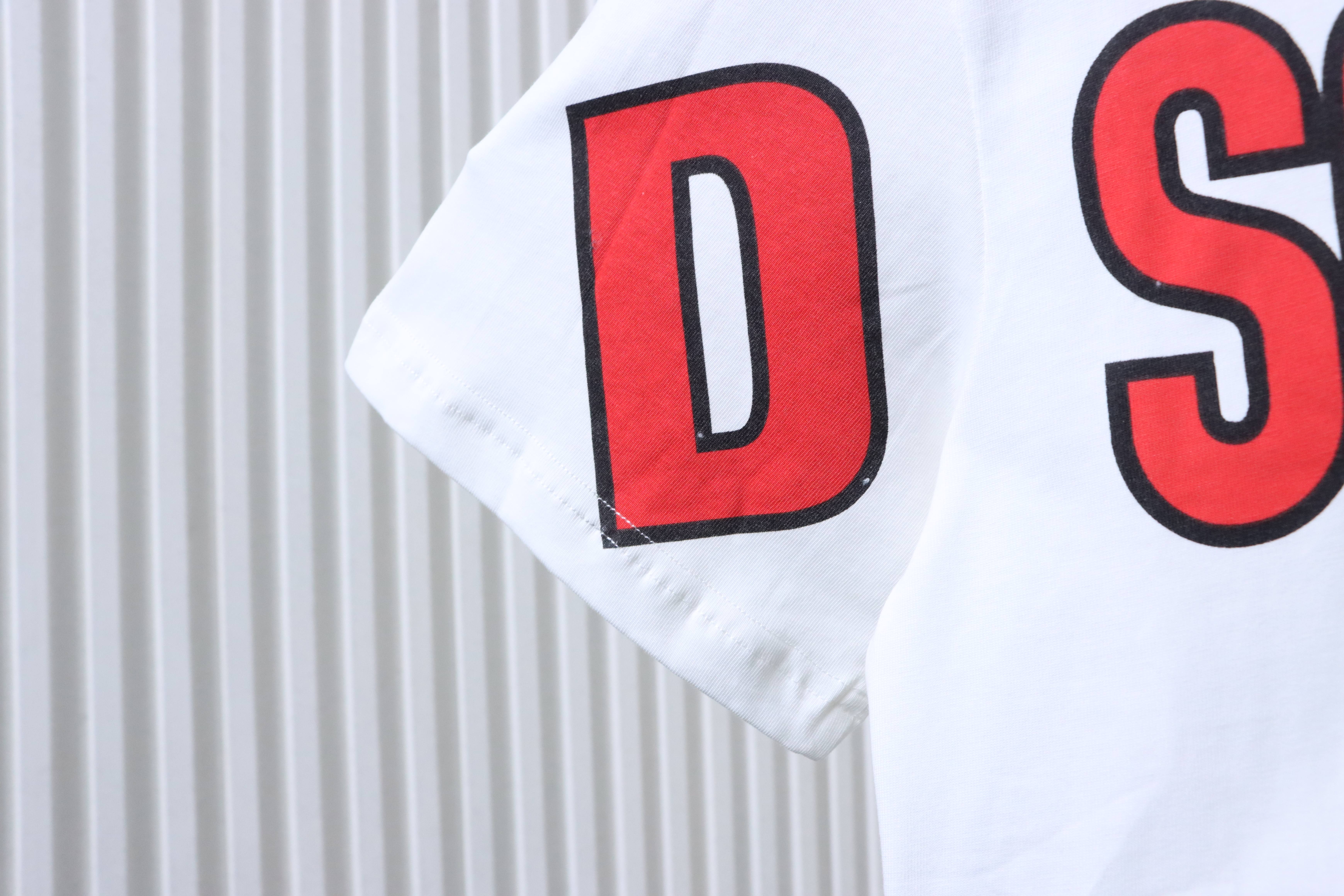 DSQUARED2 Maple Leaf Big Logo Short Sleeve T-Shirt