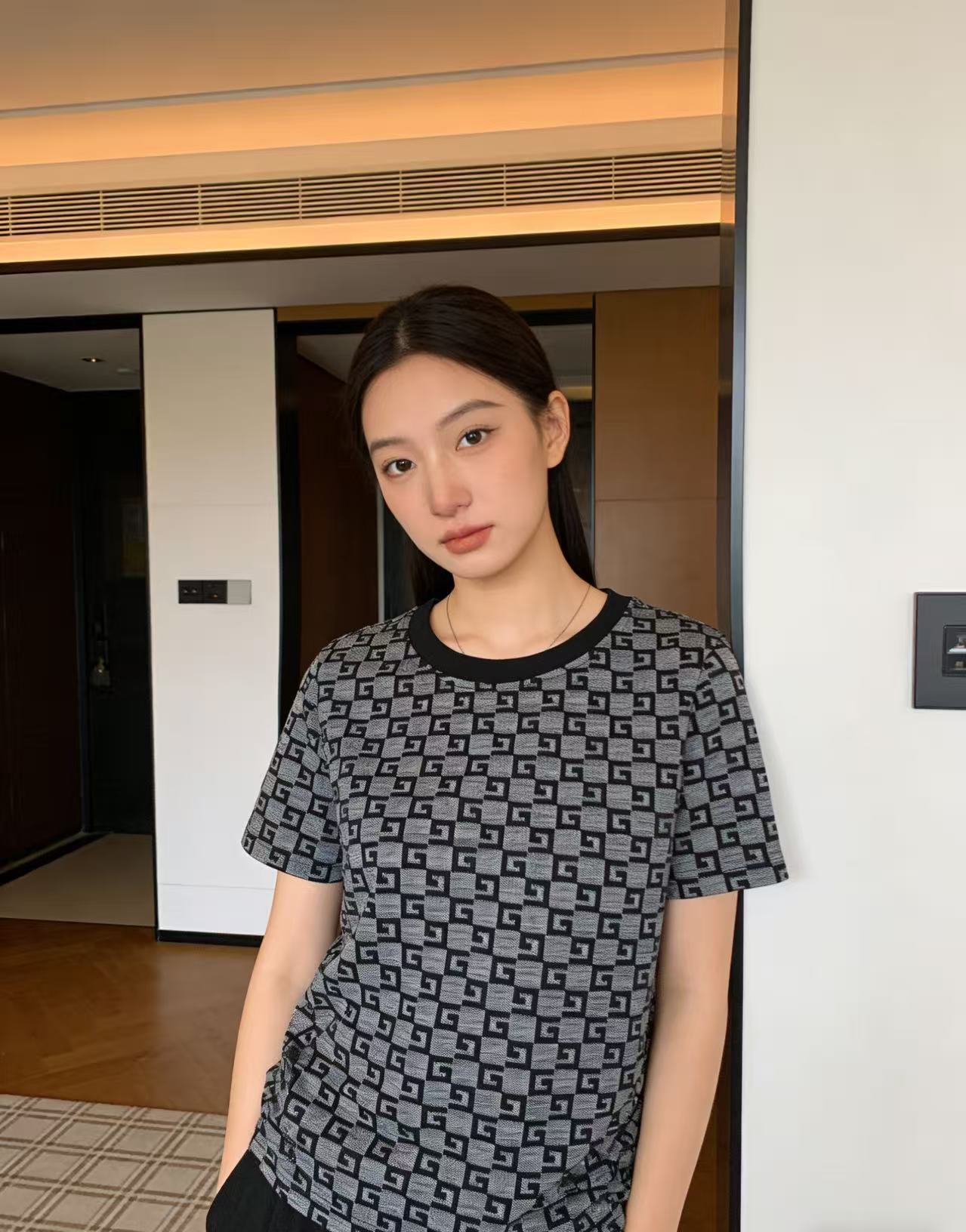 Givenchy 26SS Allover Monogram Jacquard Short Sleeve T-Shirt Style 1