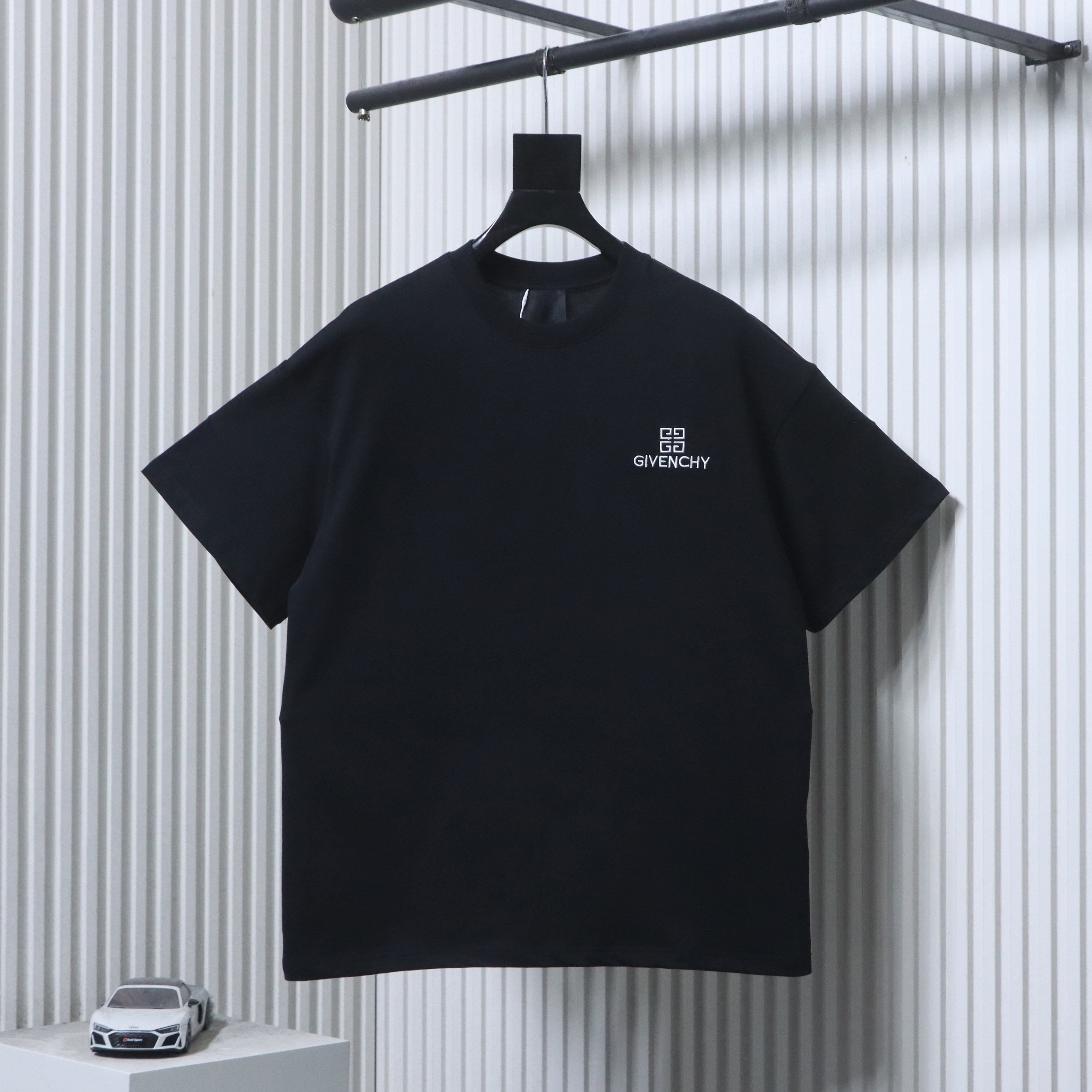 Givenchy Front & Back Four-Panel Print Short Sleeve T-Shirt Style 2
