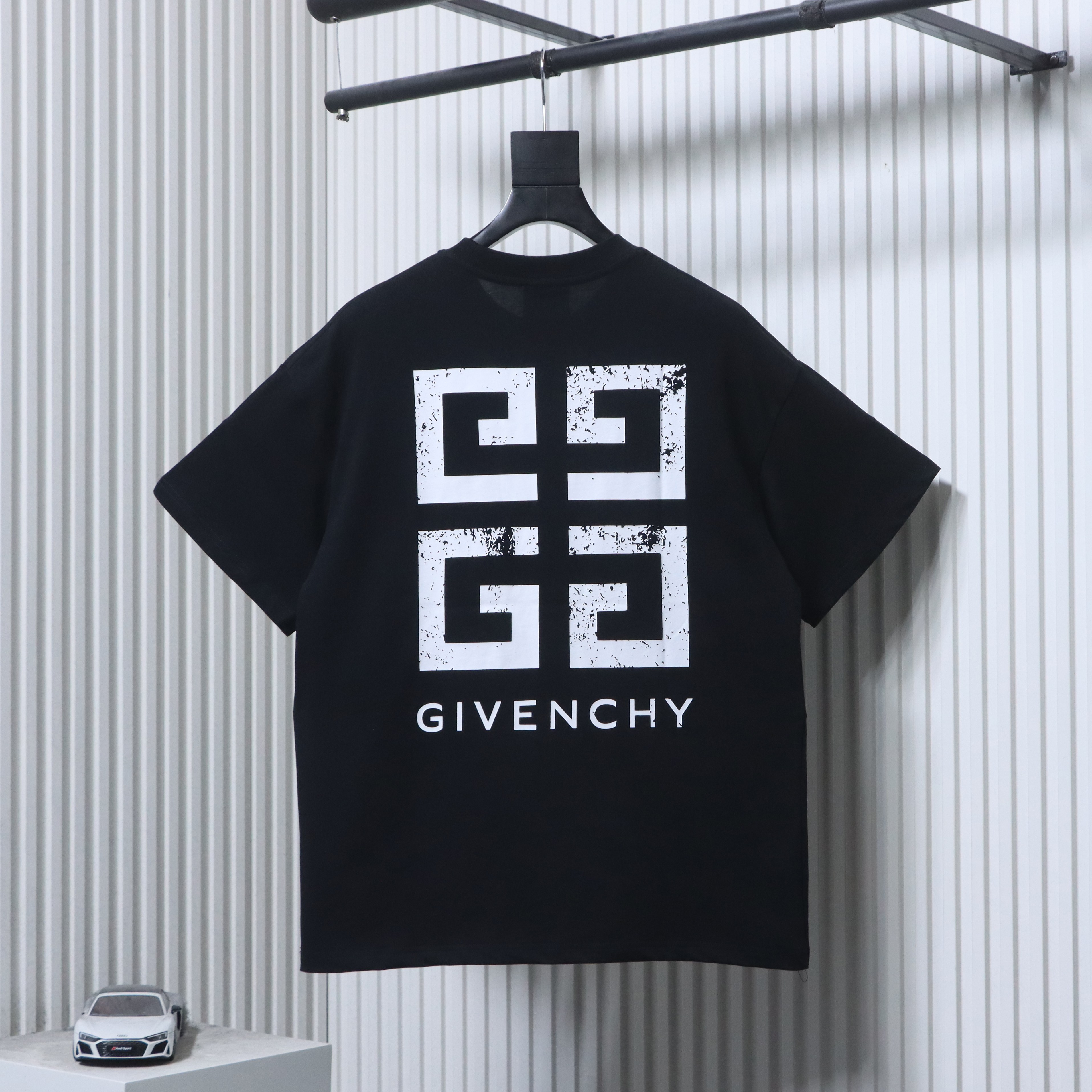 Givenchy Front & Back Four-Panel Print Short Sleeve T-Shirt Style 2