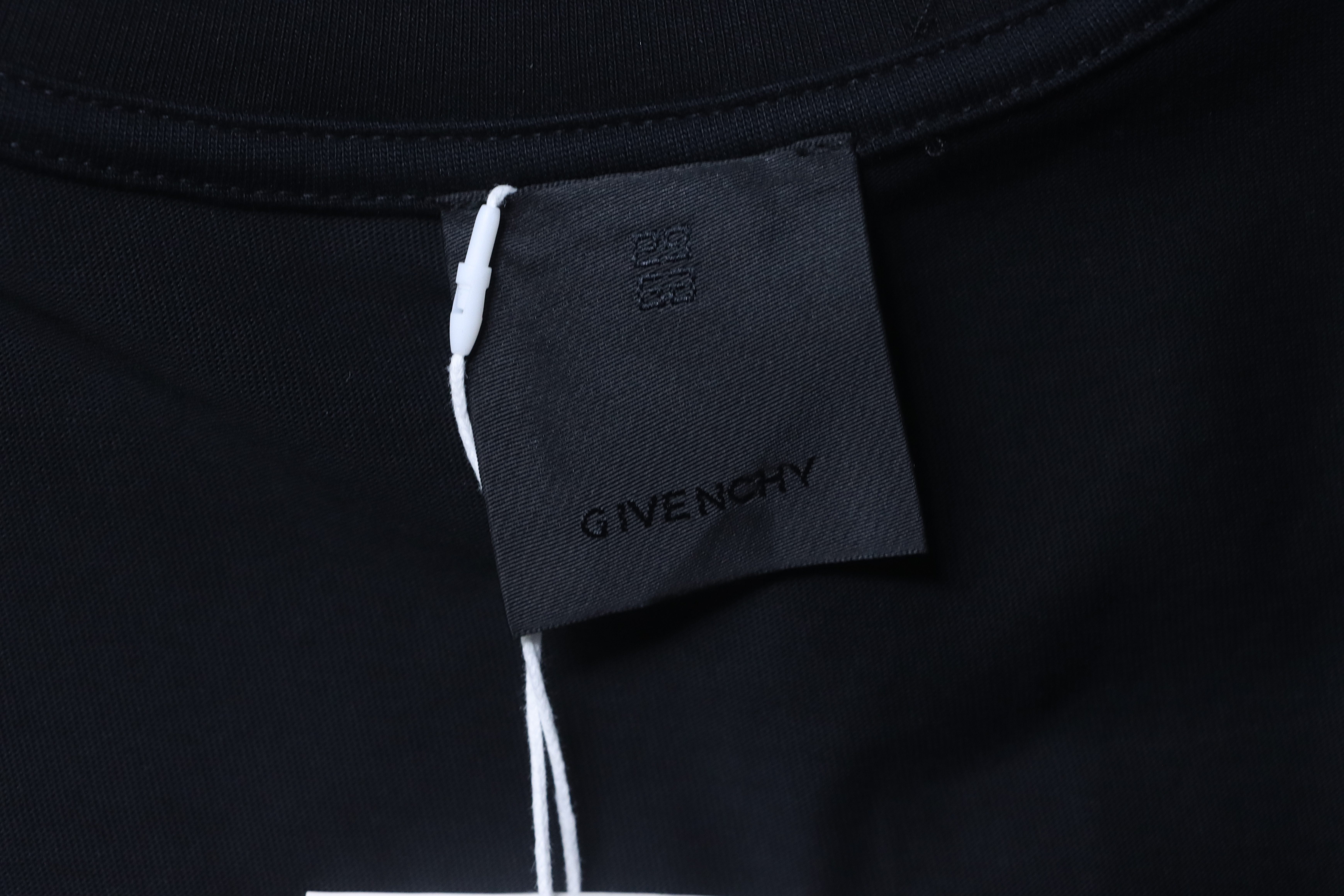 Givenchy Front & Back Four-Panel Print Short Sleeve T-Shirt Style 2