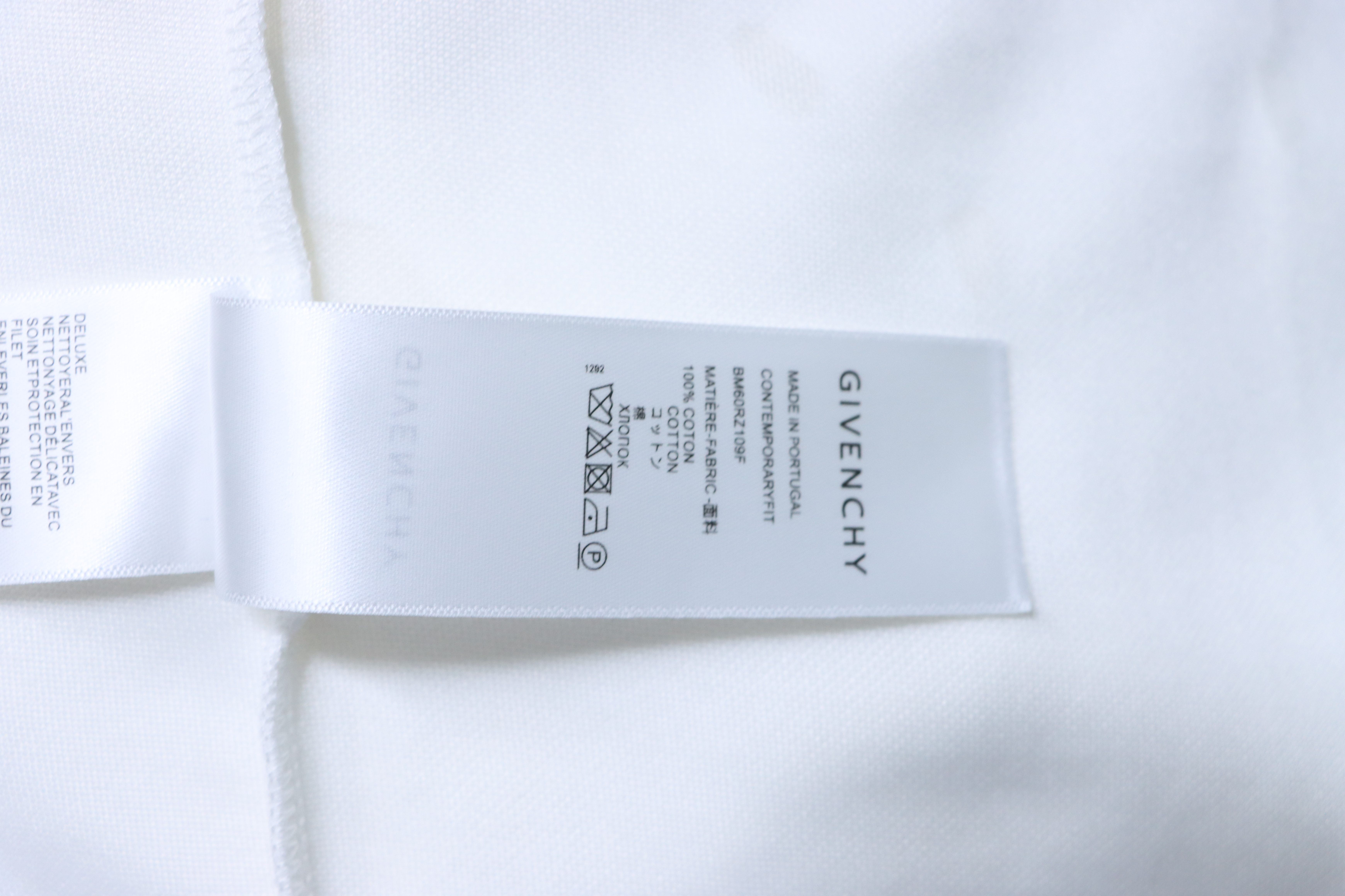Givenchy GVC Distressed Large Letter Crewneck Short Sleeve T-Shirt Style 2