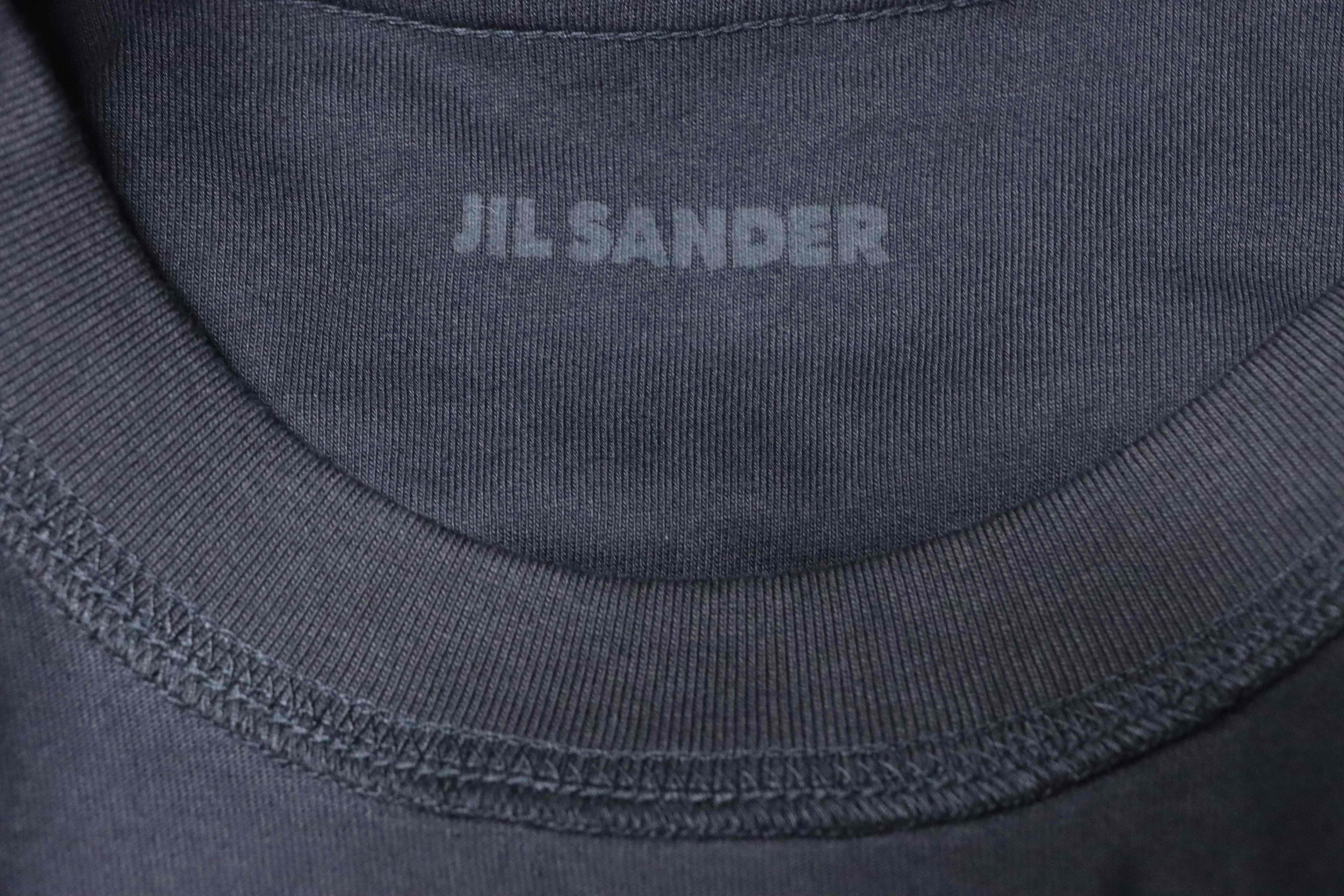 Jil Sander-Style Minimalist Red Horseshoe Logo Embroidered Short Sleeve T-Shirt Style 1