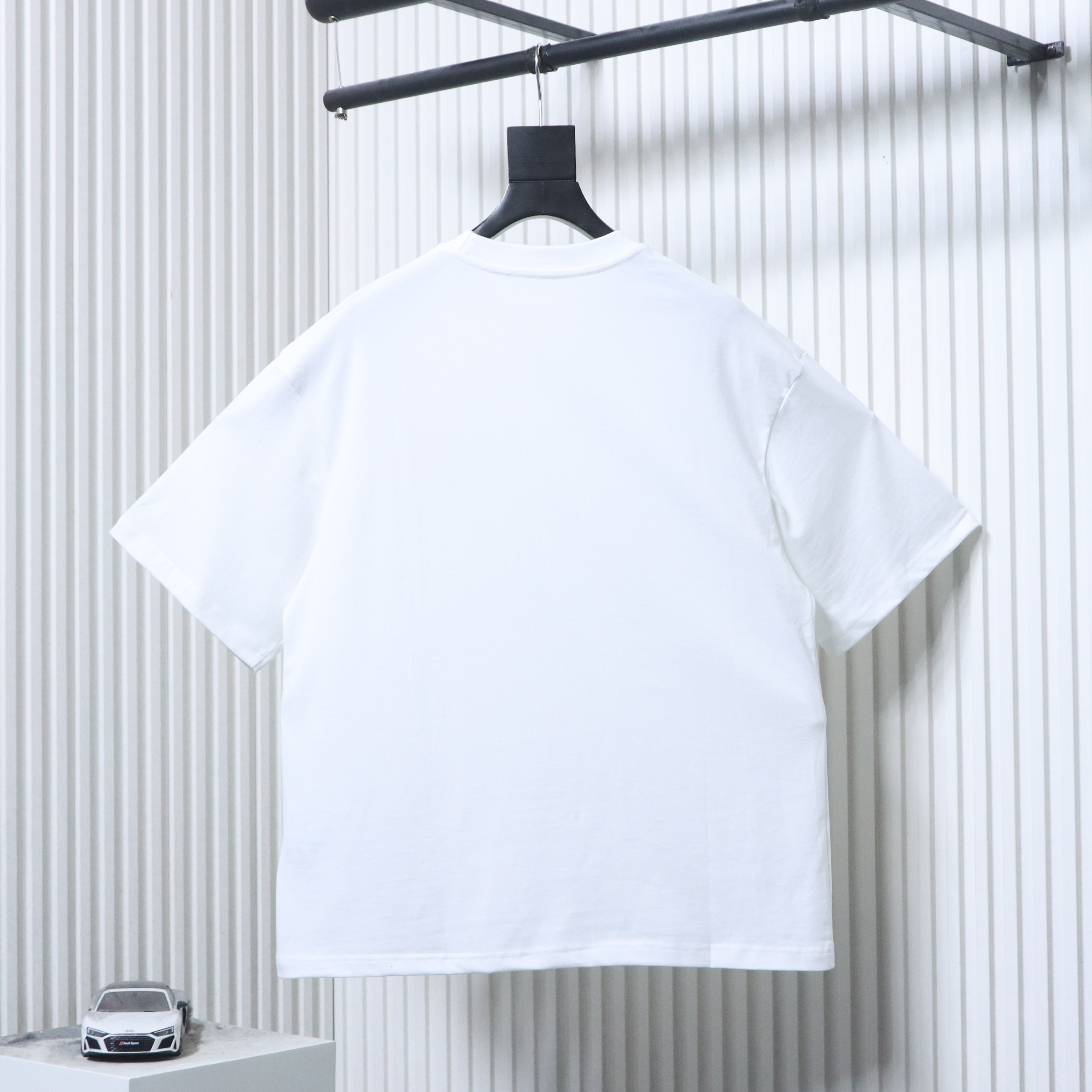 Jil Sander-Style Minimalist Red Horseshoe Logo Embroidered Short Sleeve T-Shirt Style 2