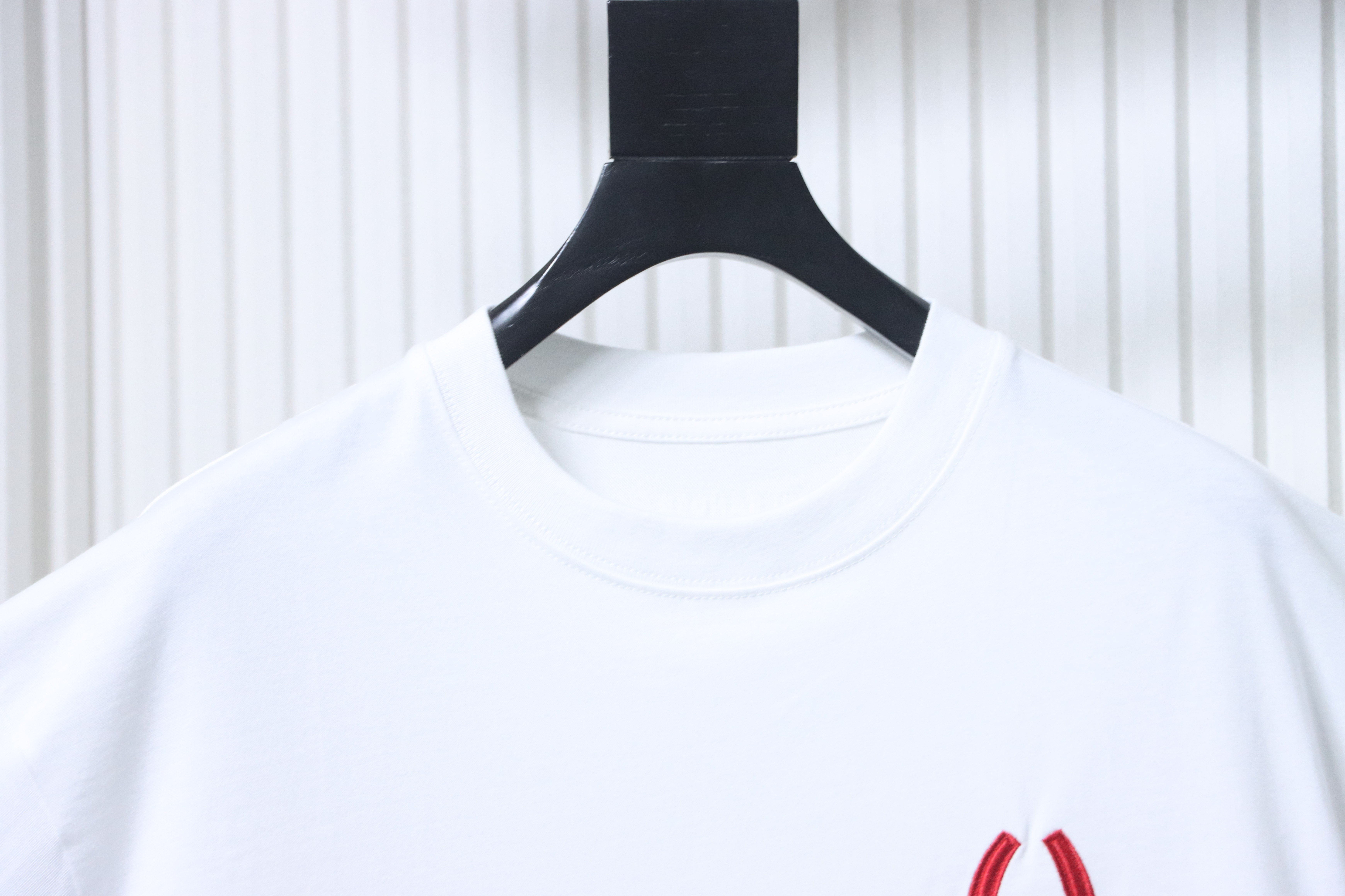Jil Sander-Style Minimalist Red Horseshoe Logo Embroidered Short Sleeve T-Shirt Style 2