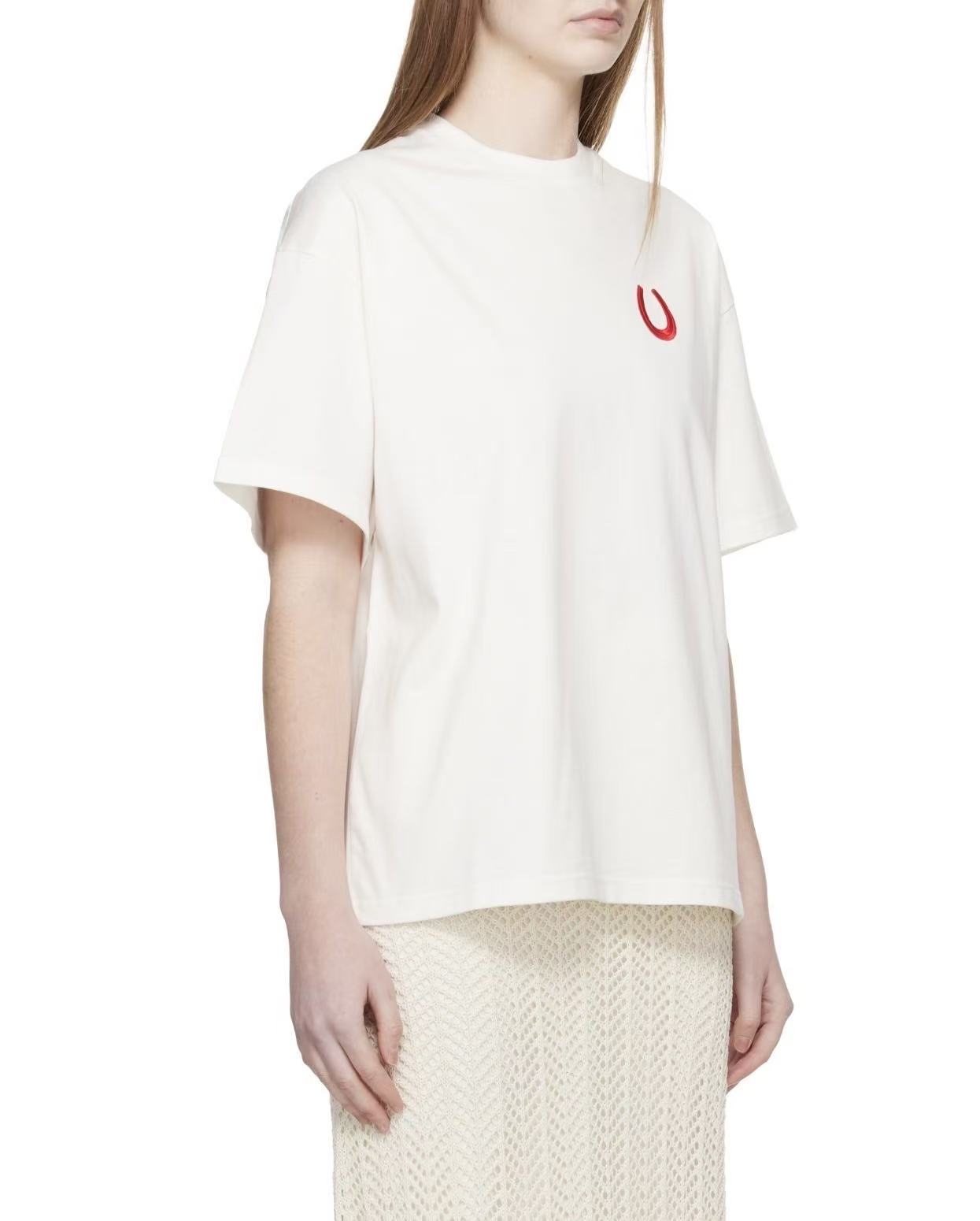Jil Sander-Style Minimalist Red Horseshoe Logo Embroidered Short Sleeve T-Shirt Style 2