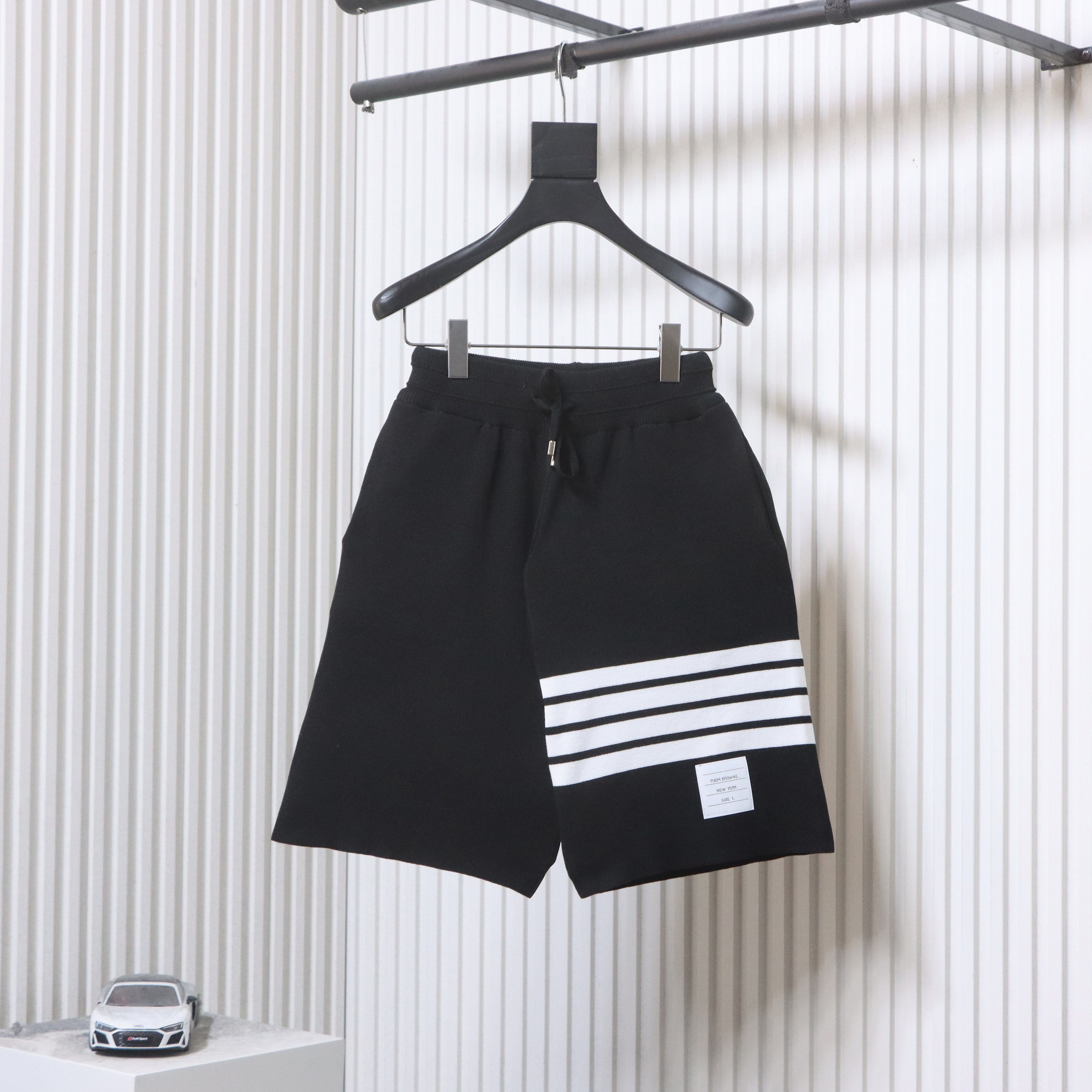 Thom Browne Classic Four-Bar Knit Shorts Style 2