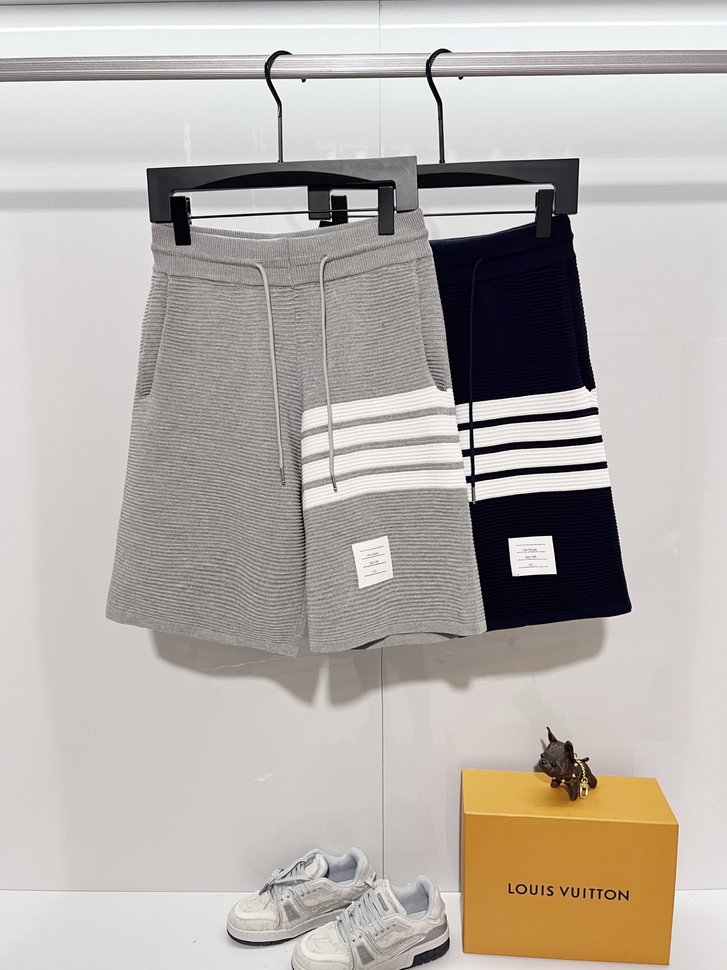 Thom Browne Color : Navy Size :M-2XL Clothing