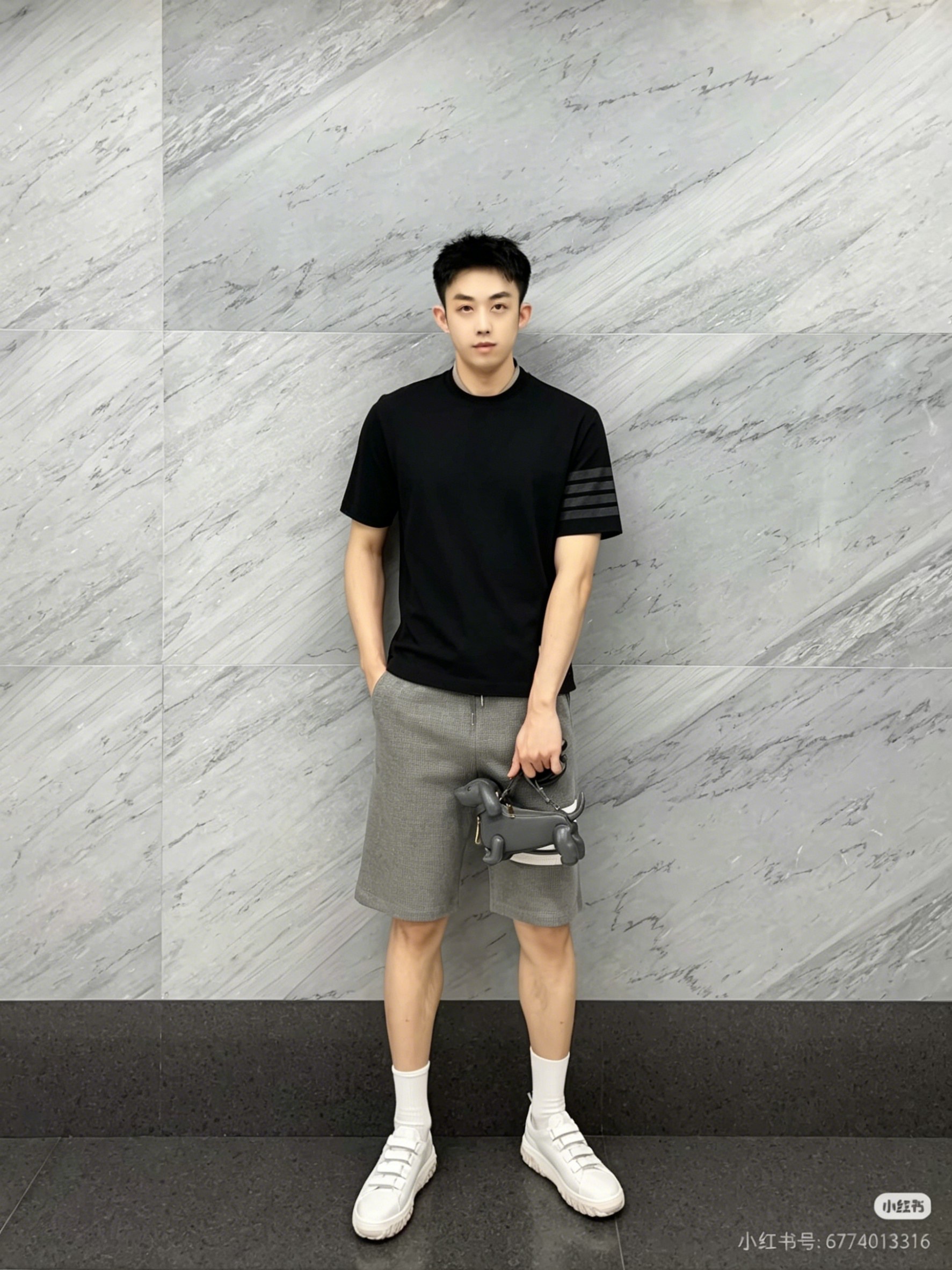 Thom Browne TB Classic Four-Bar Crewneck Short Sleeve T-Shirt Style 2