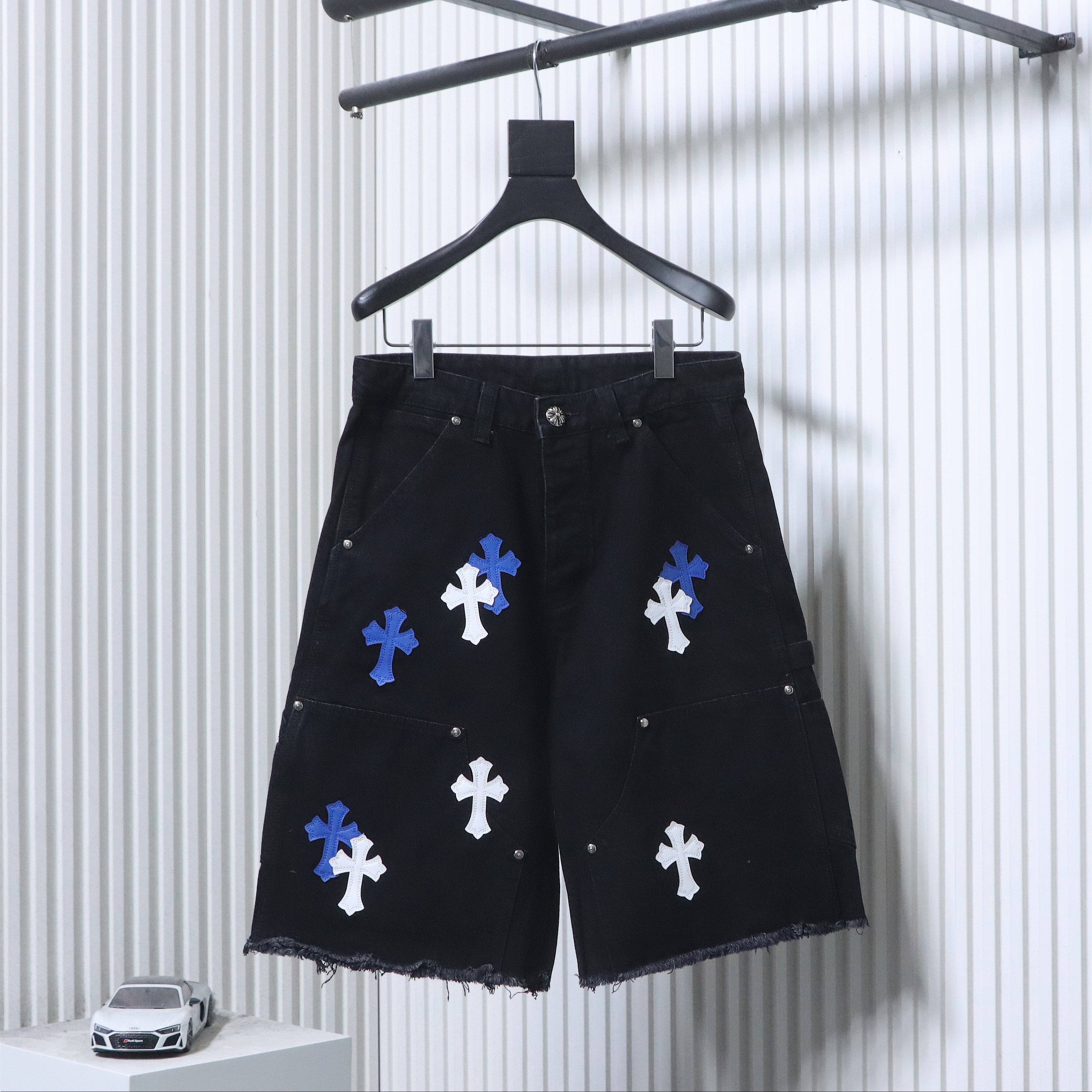 Chrome Hearts Cross Applique Leather Label Cargo Denim Shorts Style 4