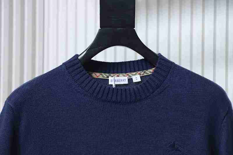 BURBERRY 25FW Equestrian Embroidery Crew Neck Sweater Style 1