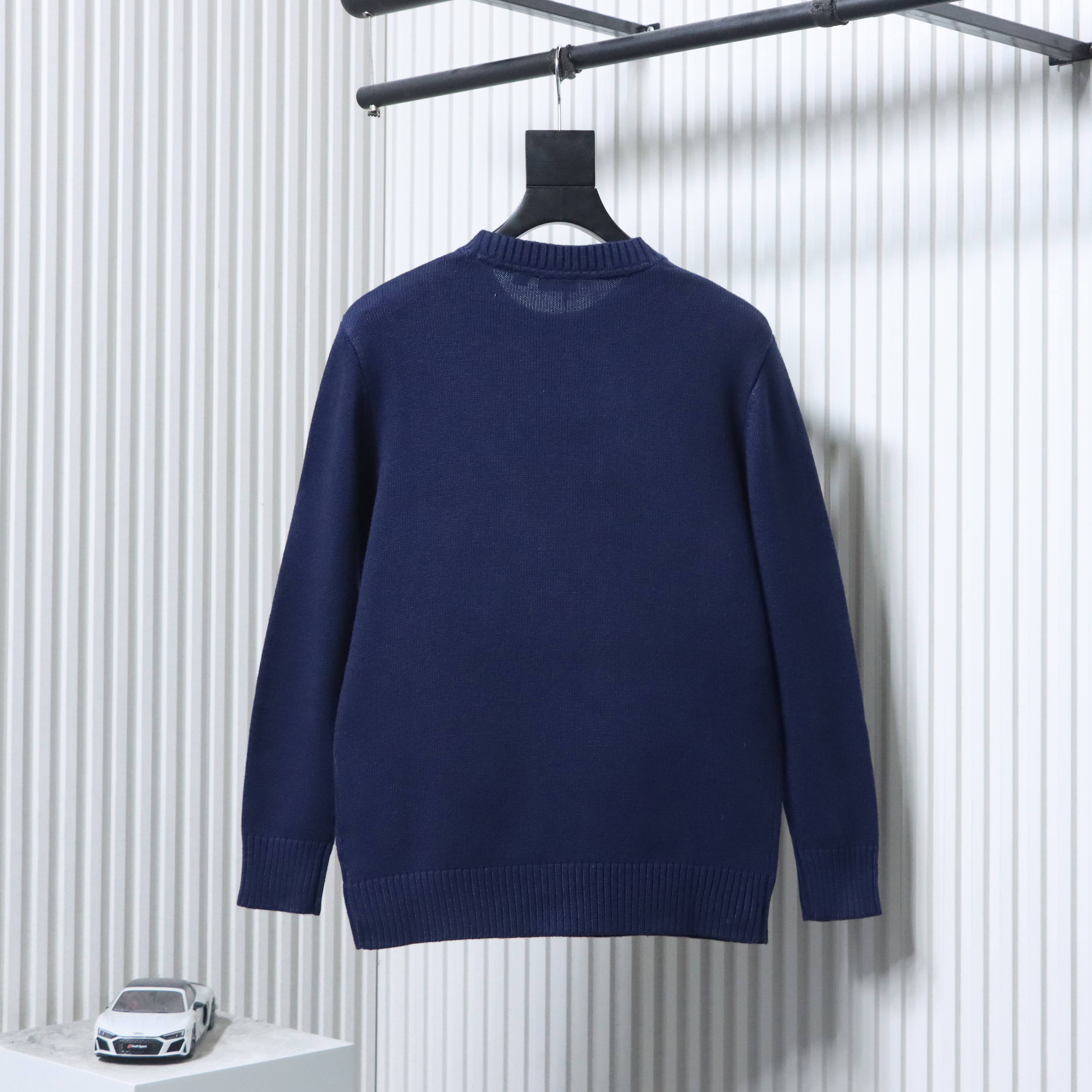 BURBERRY 25FW Equestrian Embroidery Crew Neck Sweater Style 1