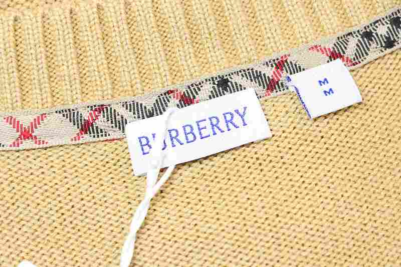 BURBERRY 25FW Equestrian Embroidery Crew Neck Sweater Style 2