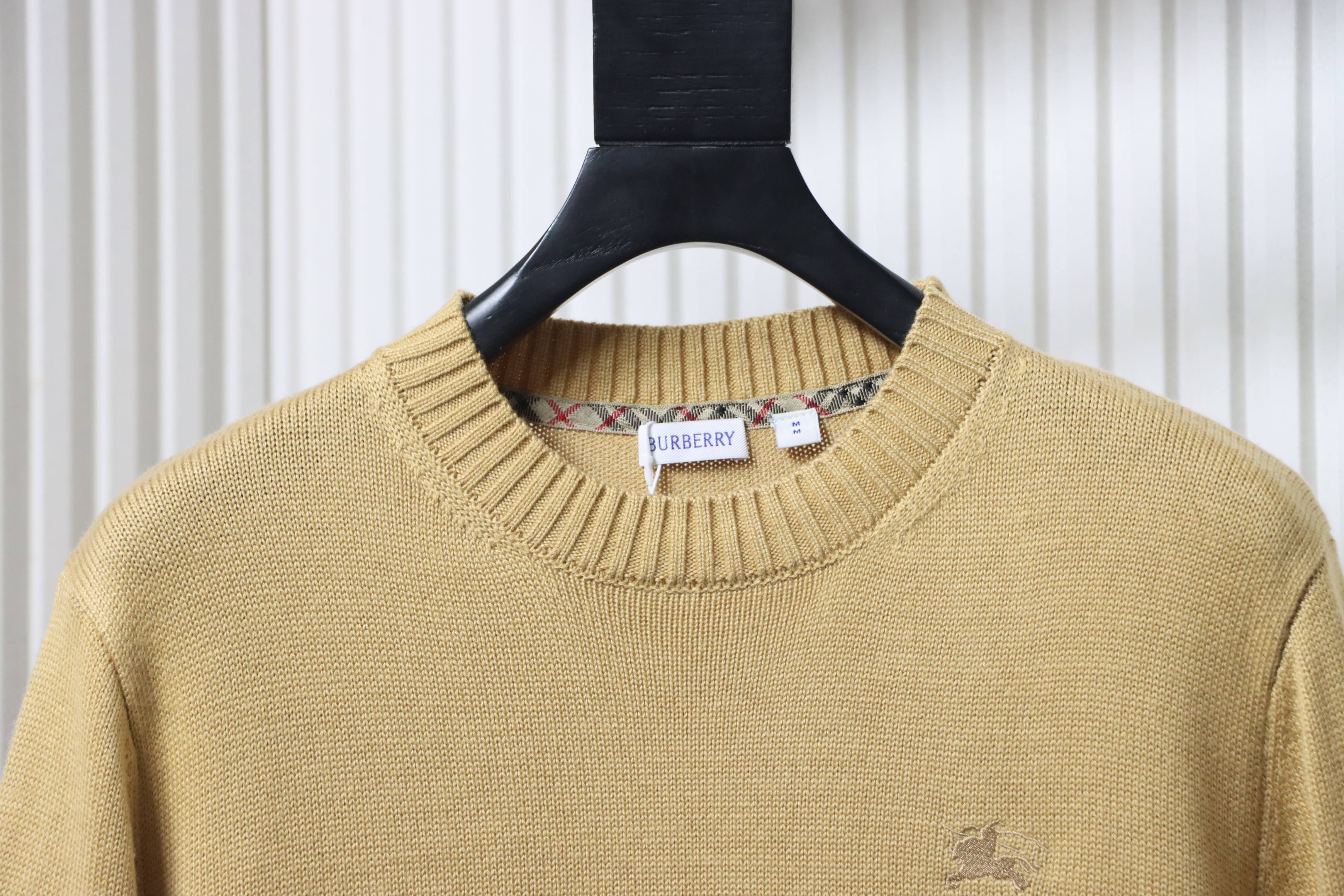 BURBERRY 25FW Equestrian Embroidery Crew Neck Sweater Style 2