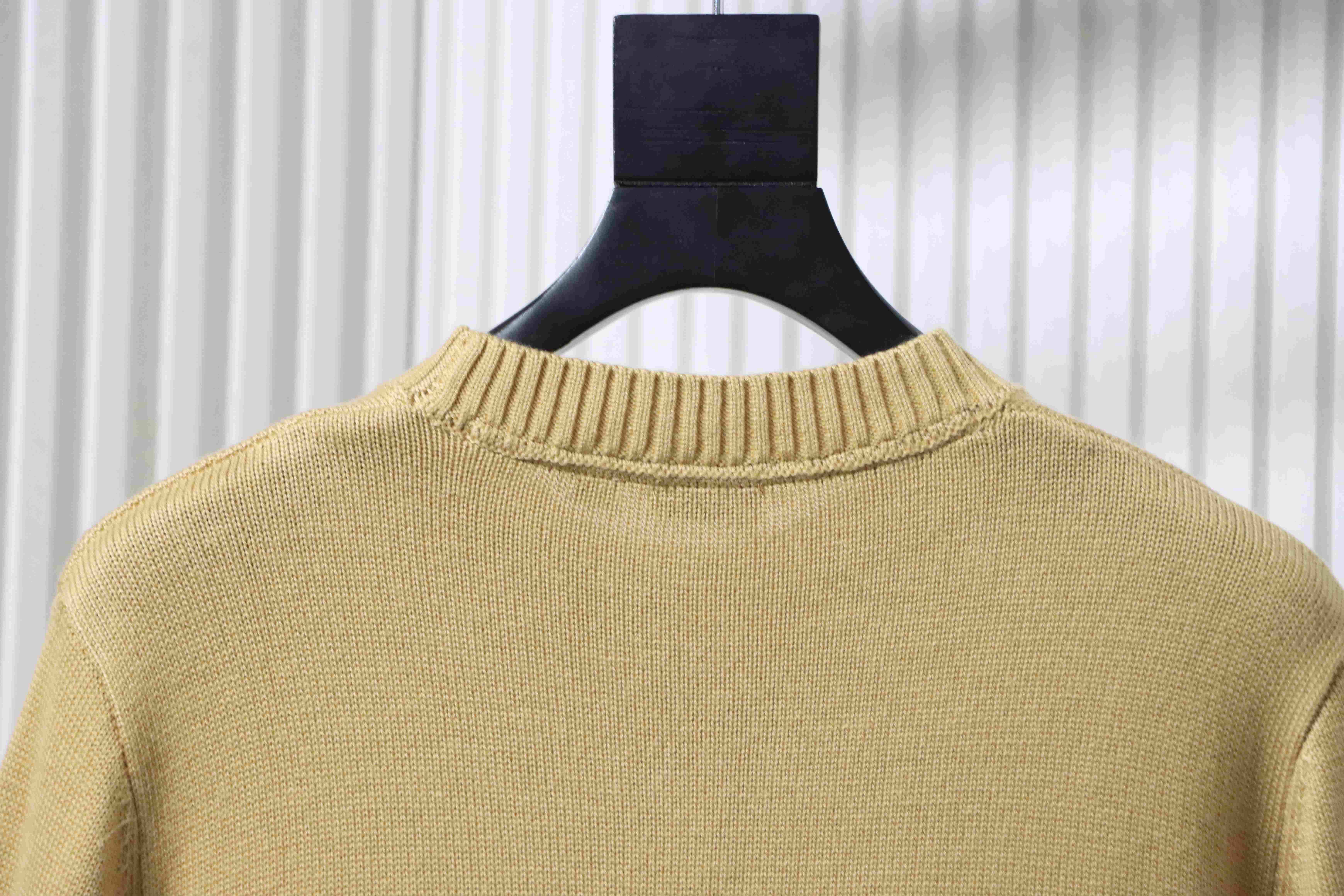 BURBERRY 25FW Equestrian Embroidery Crew Neck Sweater Style 2