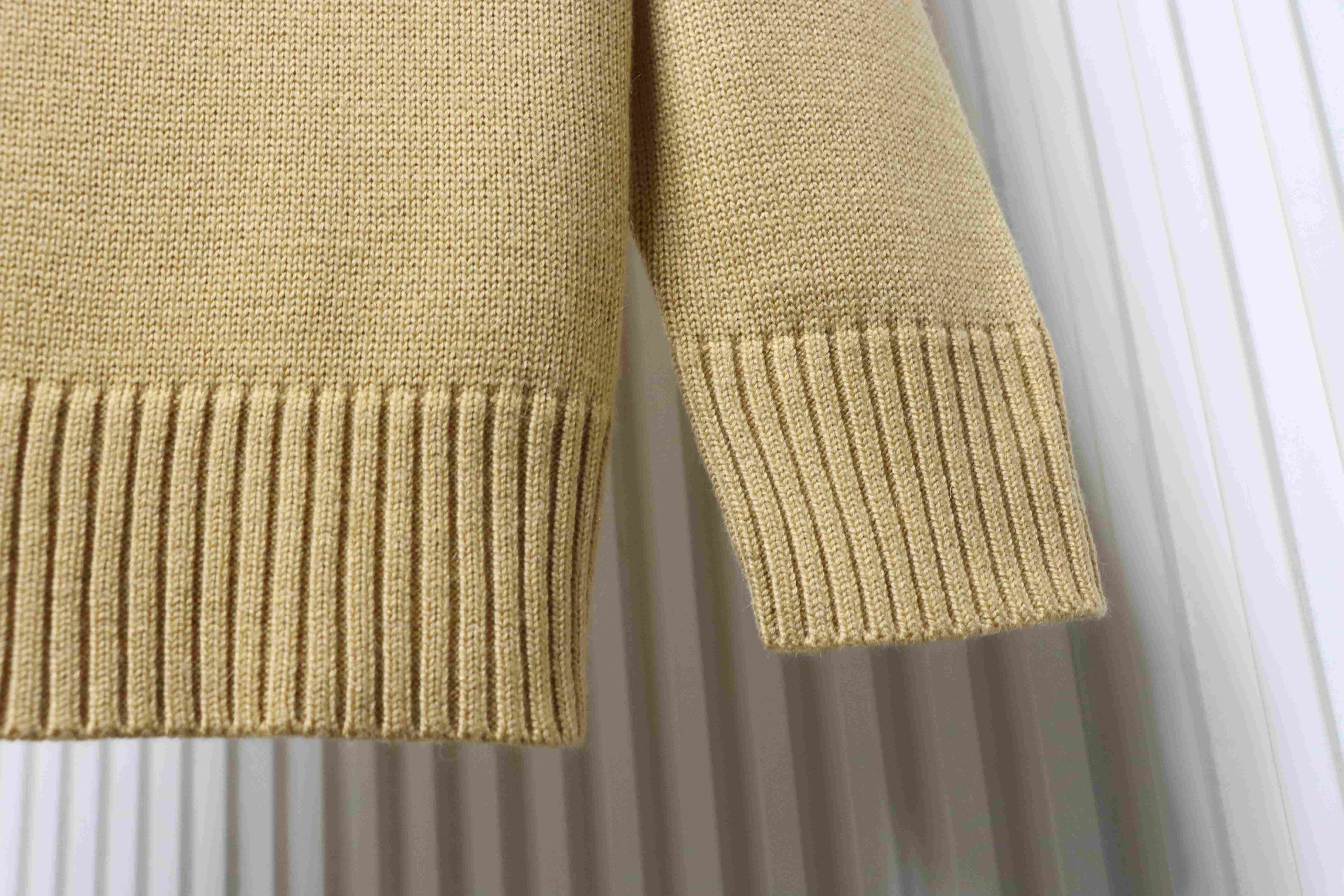 BURBERRY 25FW Equestrian Embroidery Crew Neck Sweater Style 2