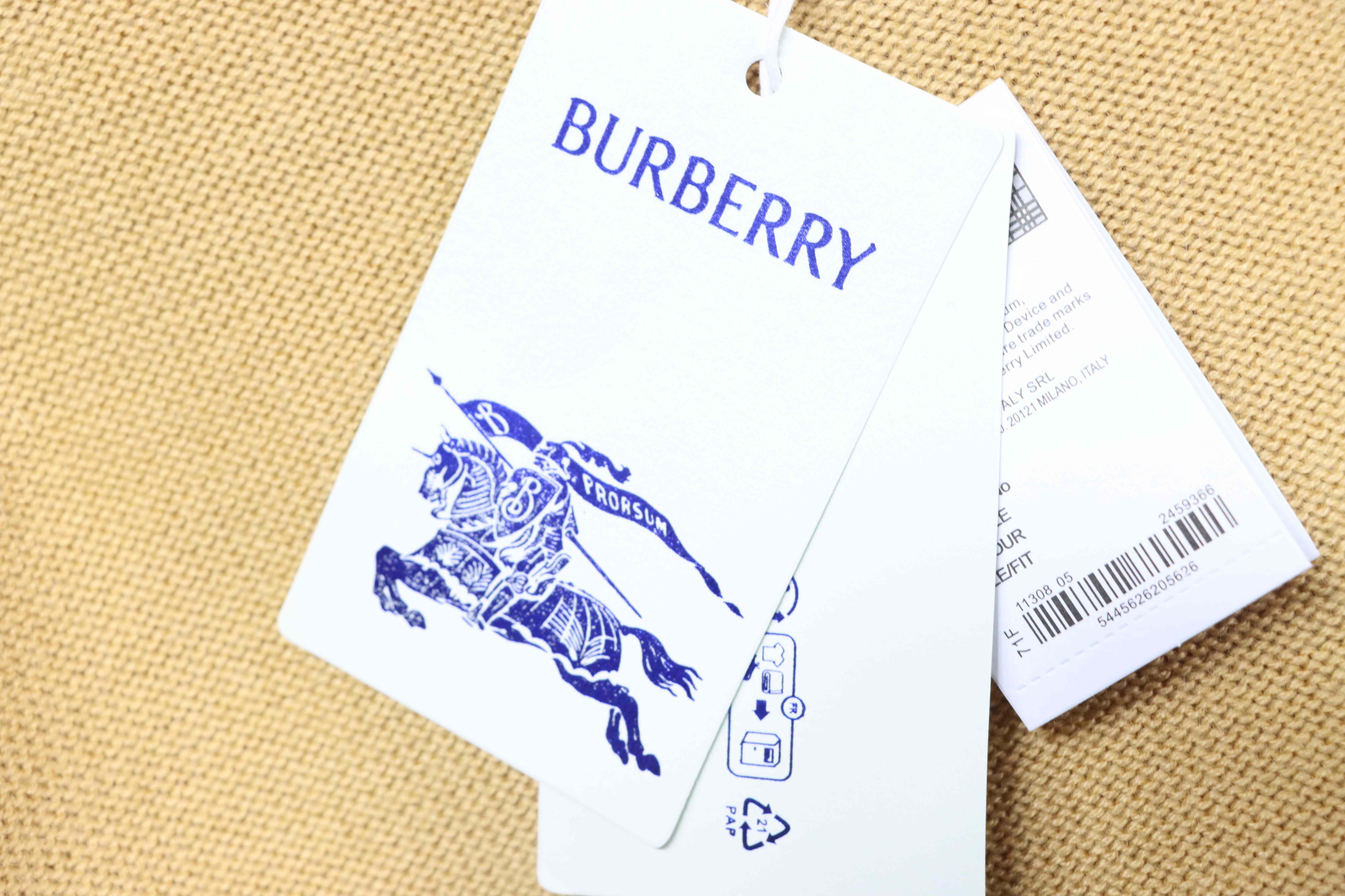 BURBERRY 25FW Equestrian Embroidery Crew Neck Sweater Style 2