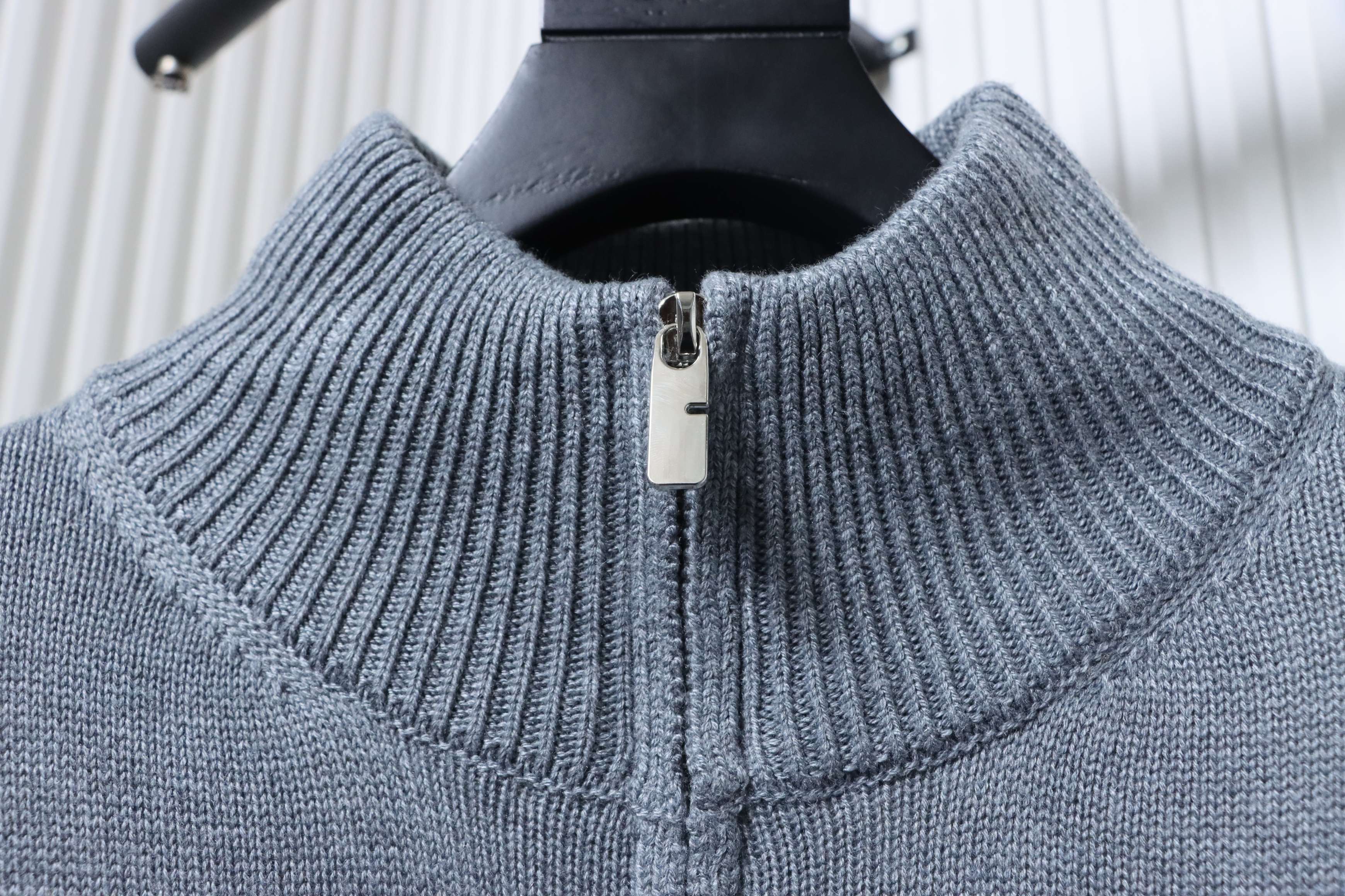 BURBERRY 25FW Equestrian Embroidery Sweater Style 1