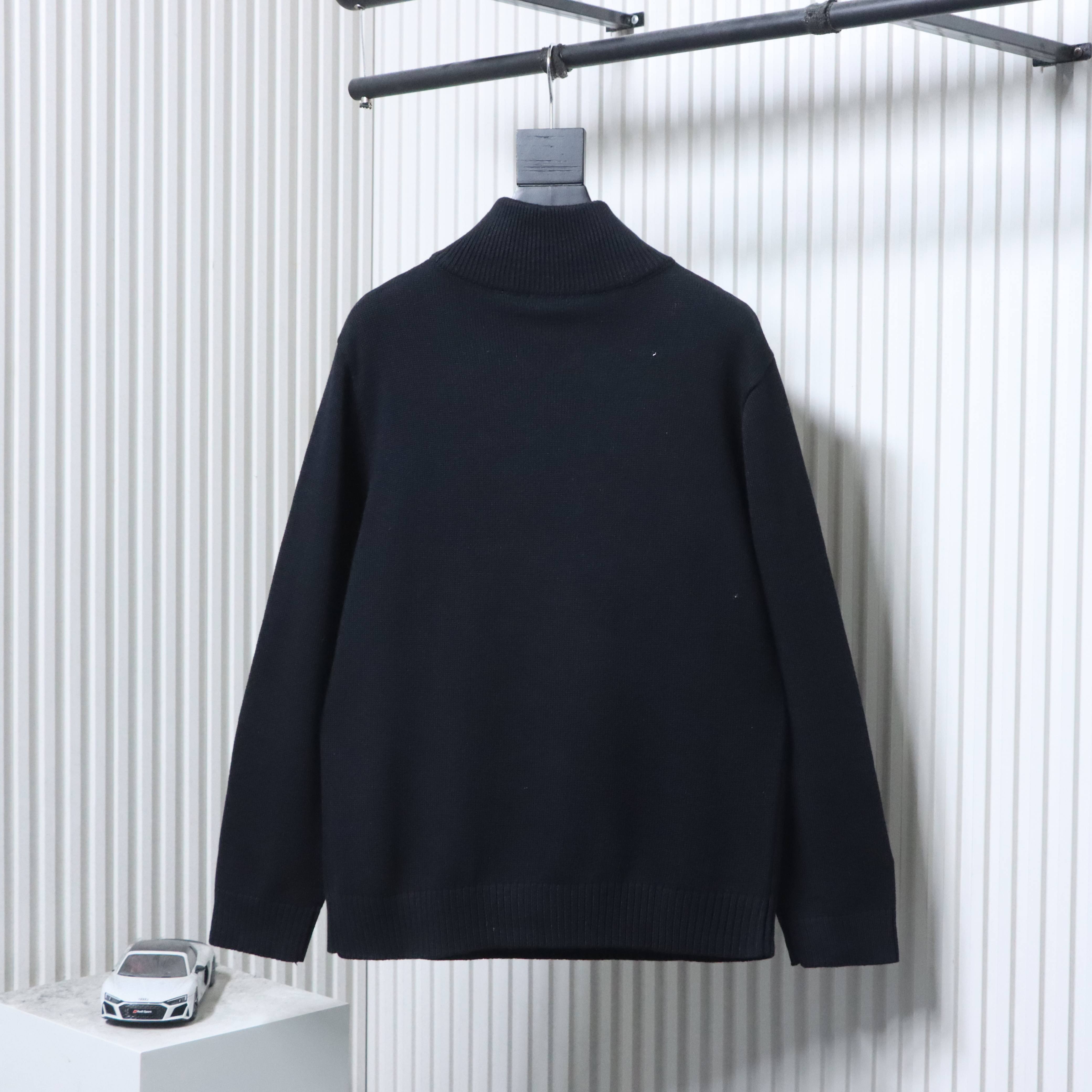 BURBERRY 25FW Equestrian Embroidery Sweater Style 2