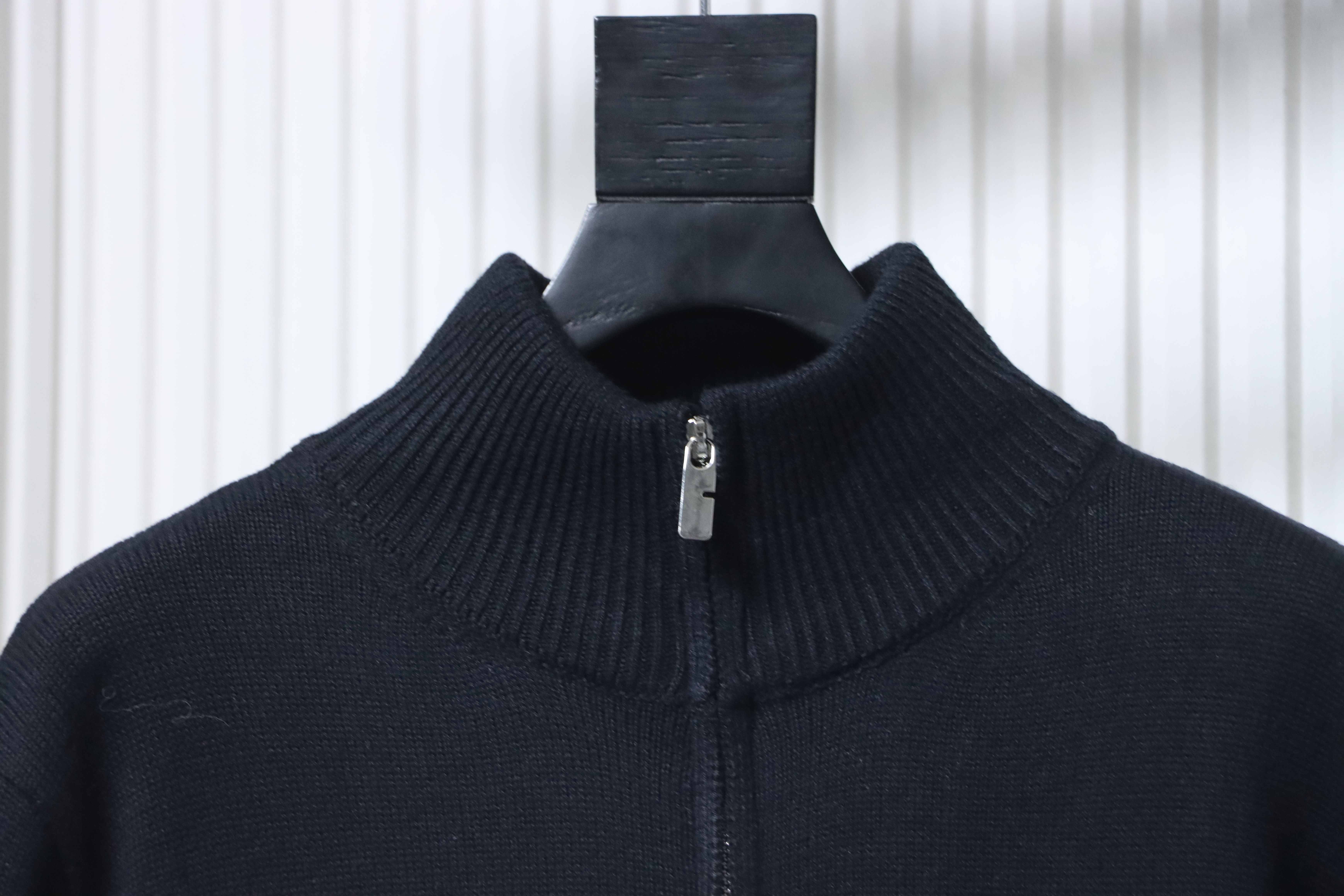 BURBERRY 25FW Equestrian Embroidery Sweater Style 2