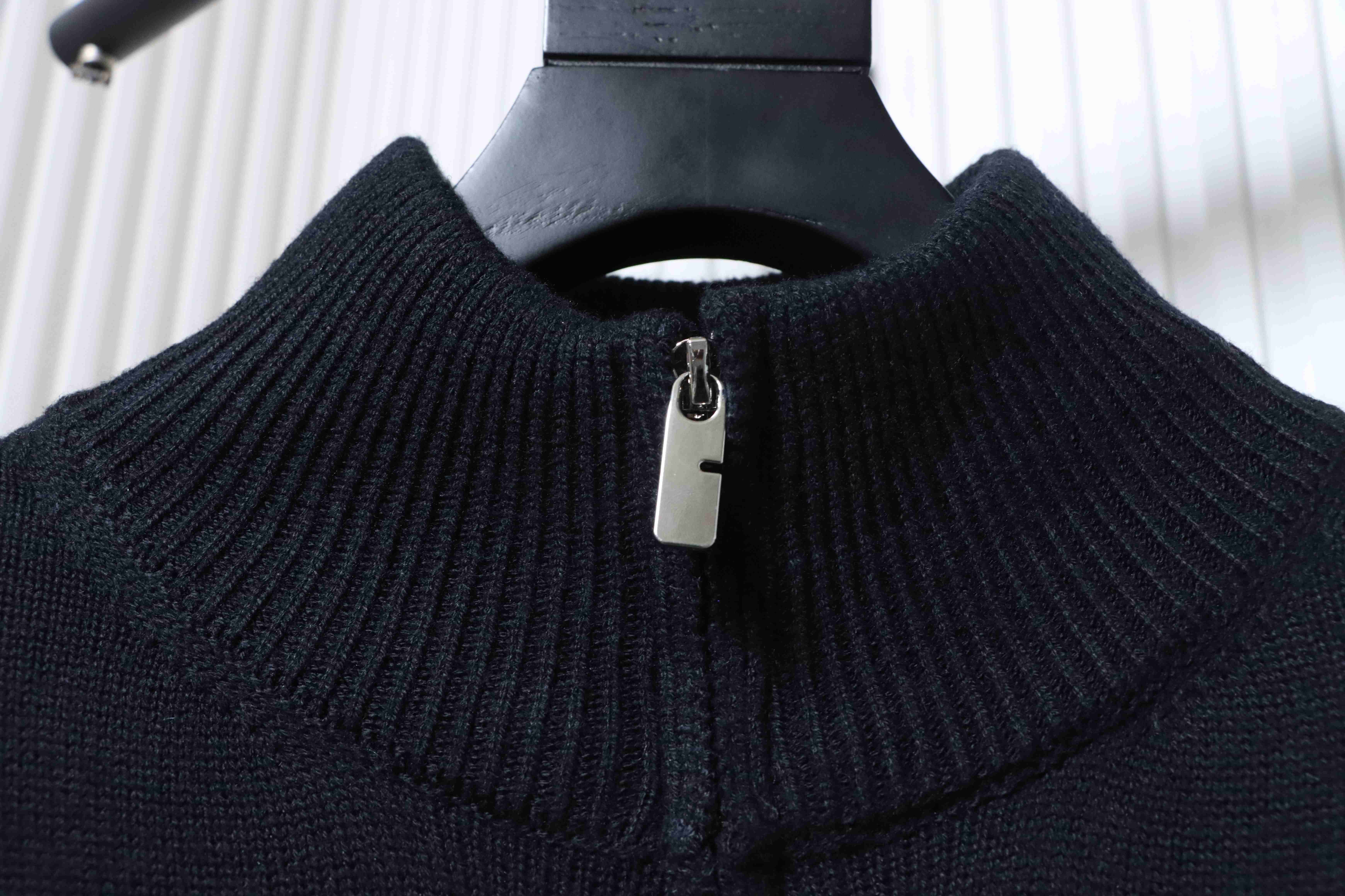 BURBERRY 25FW Equestrian Embroidery Sweater Style 2