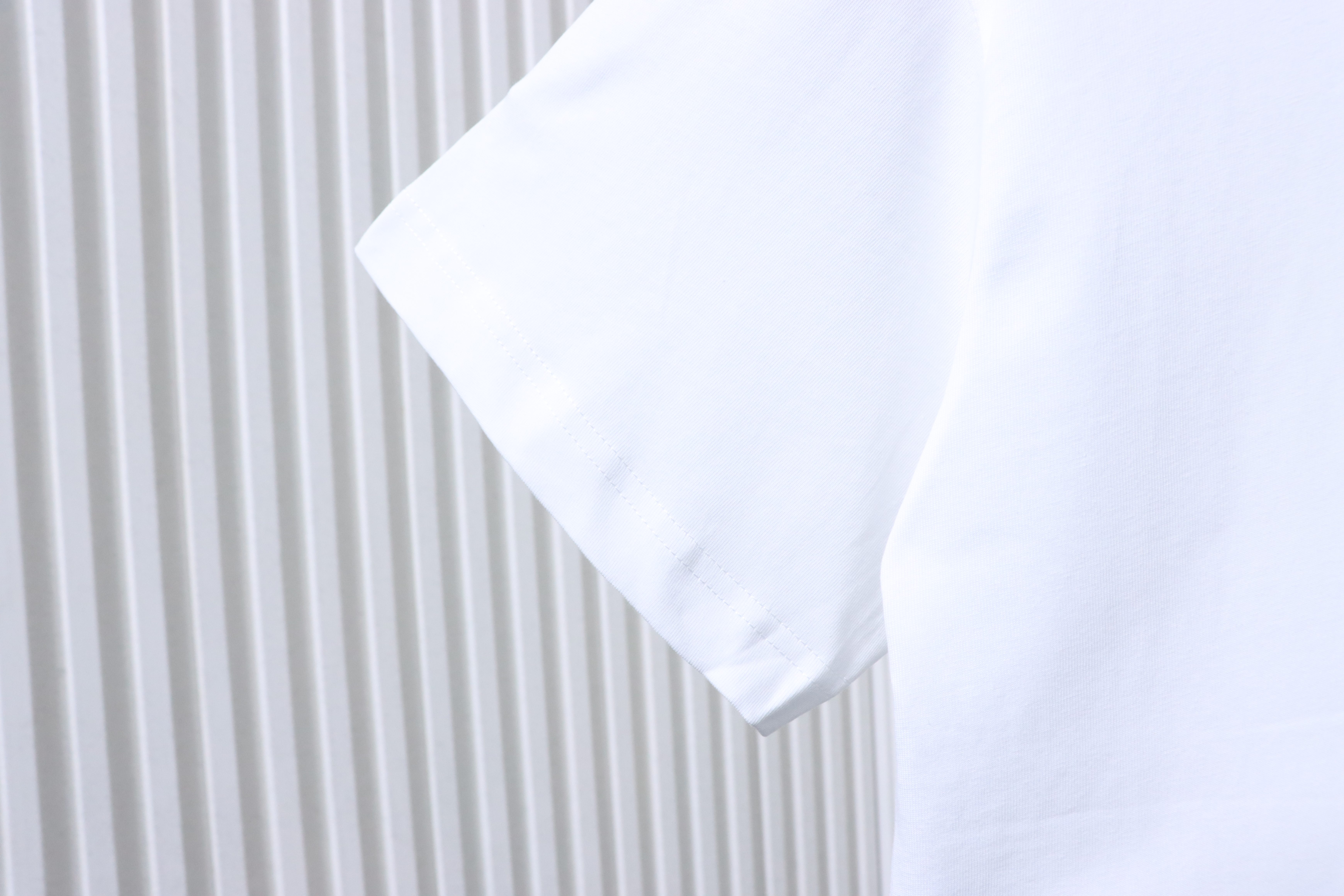 BURBERRY Beach Chair Print Short Sleeve T-Shirt Style 1