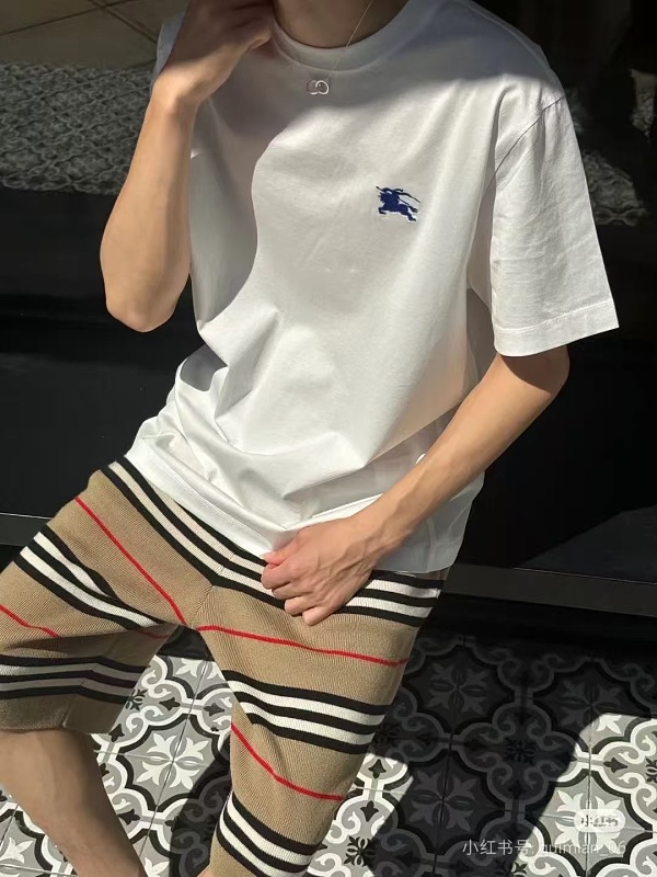 BURBERRY Blue Small Logo Equestrian Embroidery Small Logo Equestrian Embroidery Crew Neck Blue Short Sleeve T-Shirt Style 2