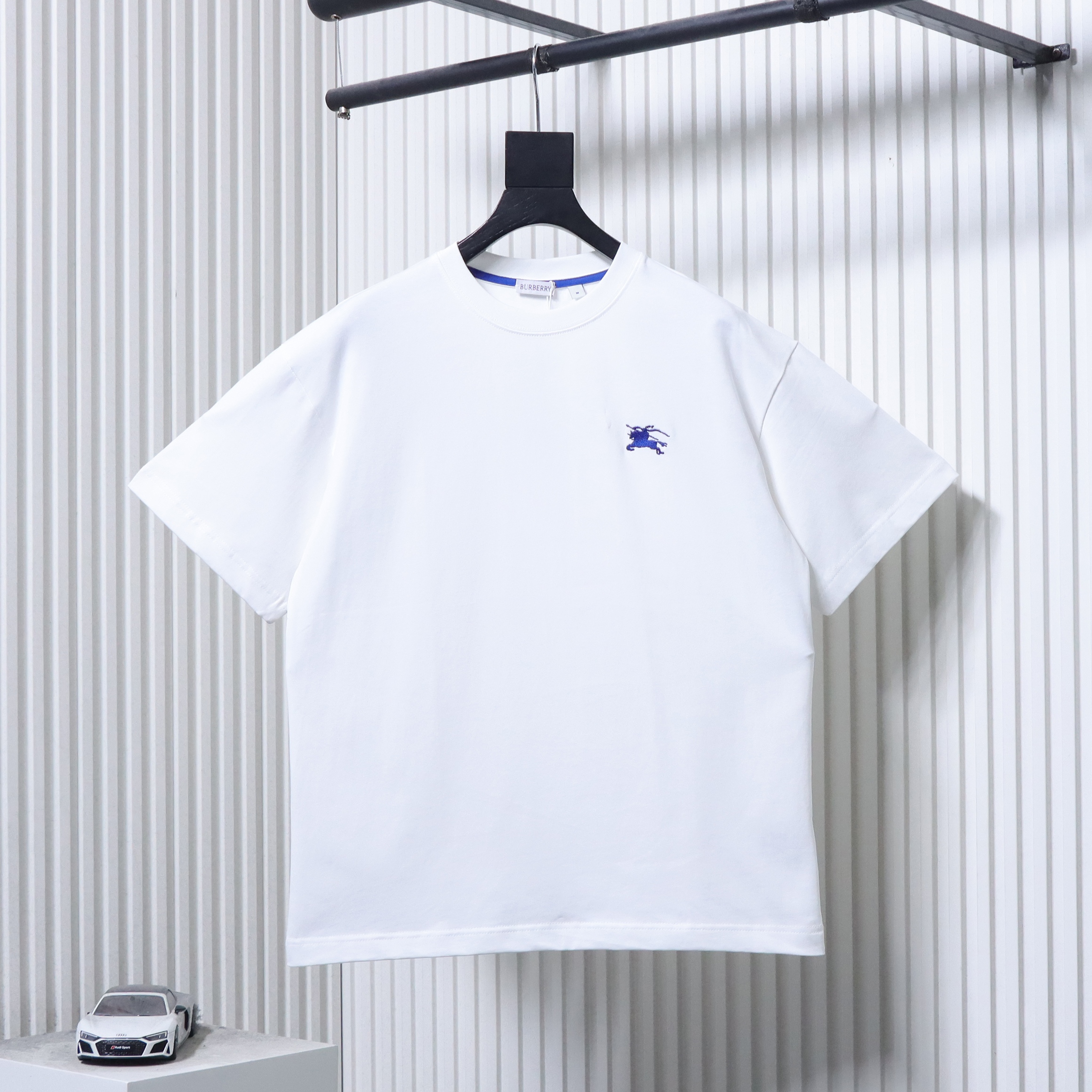 BURBERRY Blue Small Logo Equestrian Embroidery Small Logo Equestrian Embroidery Crew Neck Blue Short Sleeve T-Shirt Style 2