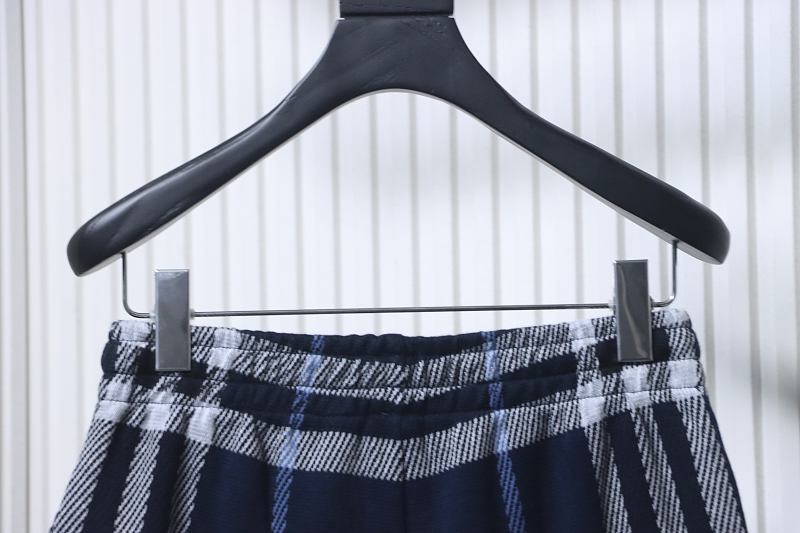 BURBERRY Check Knit Shorts Style 1