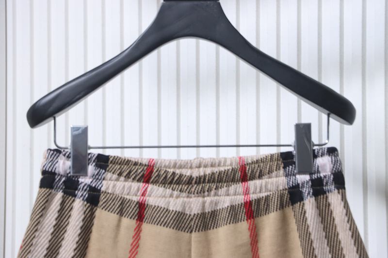 BURBERRY Check Knit Shorts Style 2