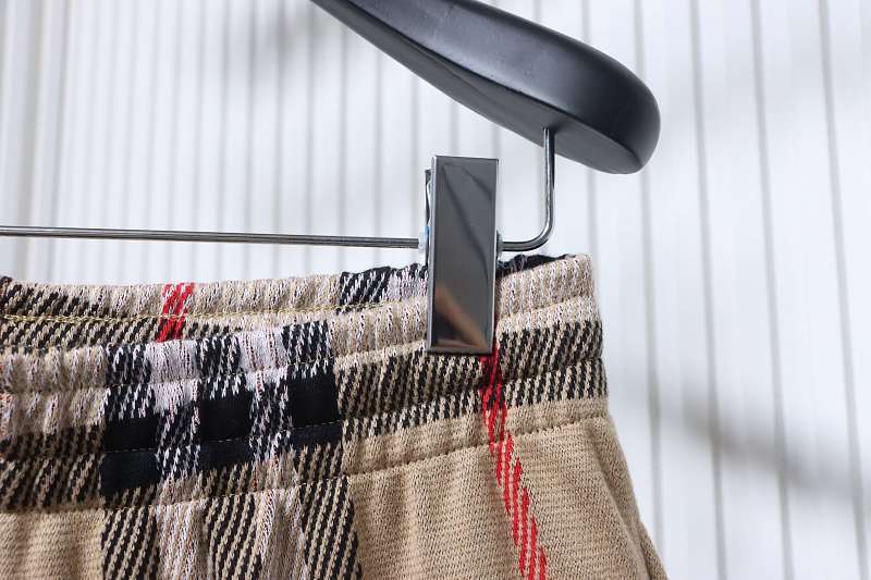 BURBERRY Check Knit Shorts Style 2