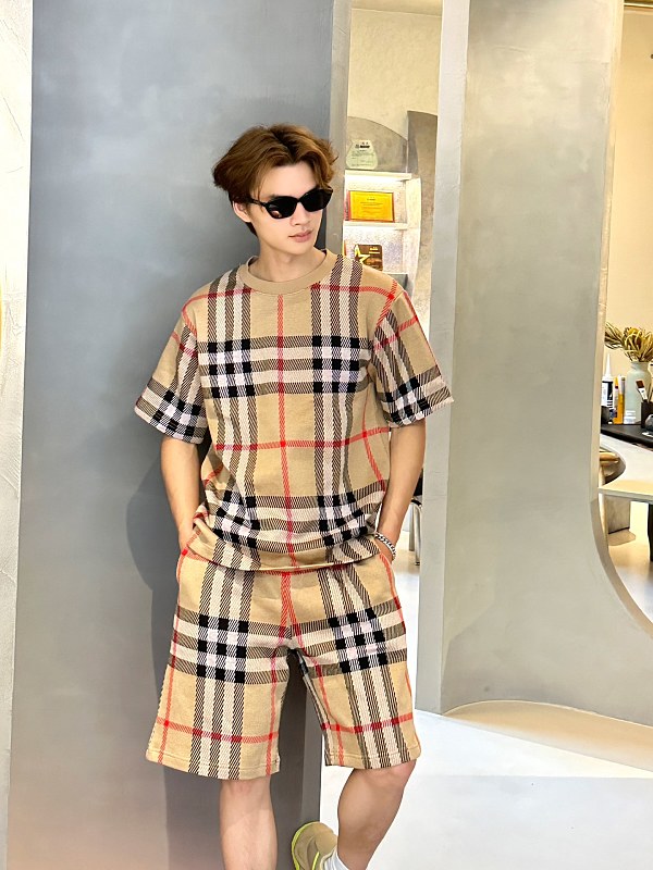 BURBERRY Check Knit Shorts Style 2