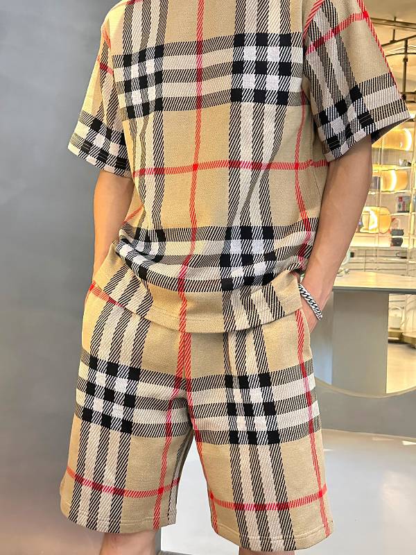 BURBERRY Check Knit Shorts Style 2
