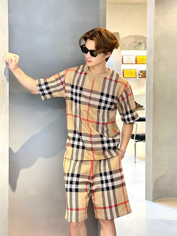 BURBERRY Check Knit Shorts Style 2