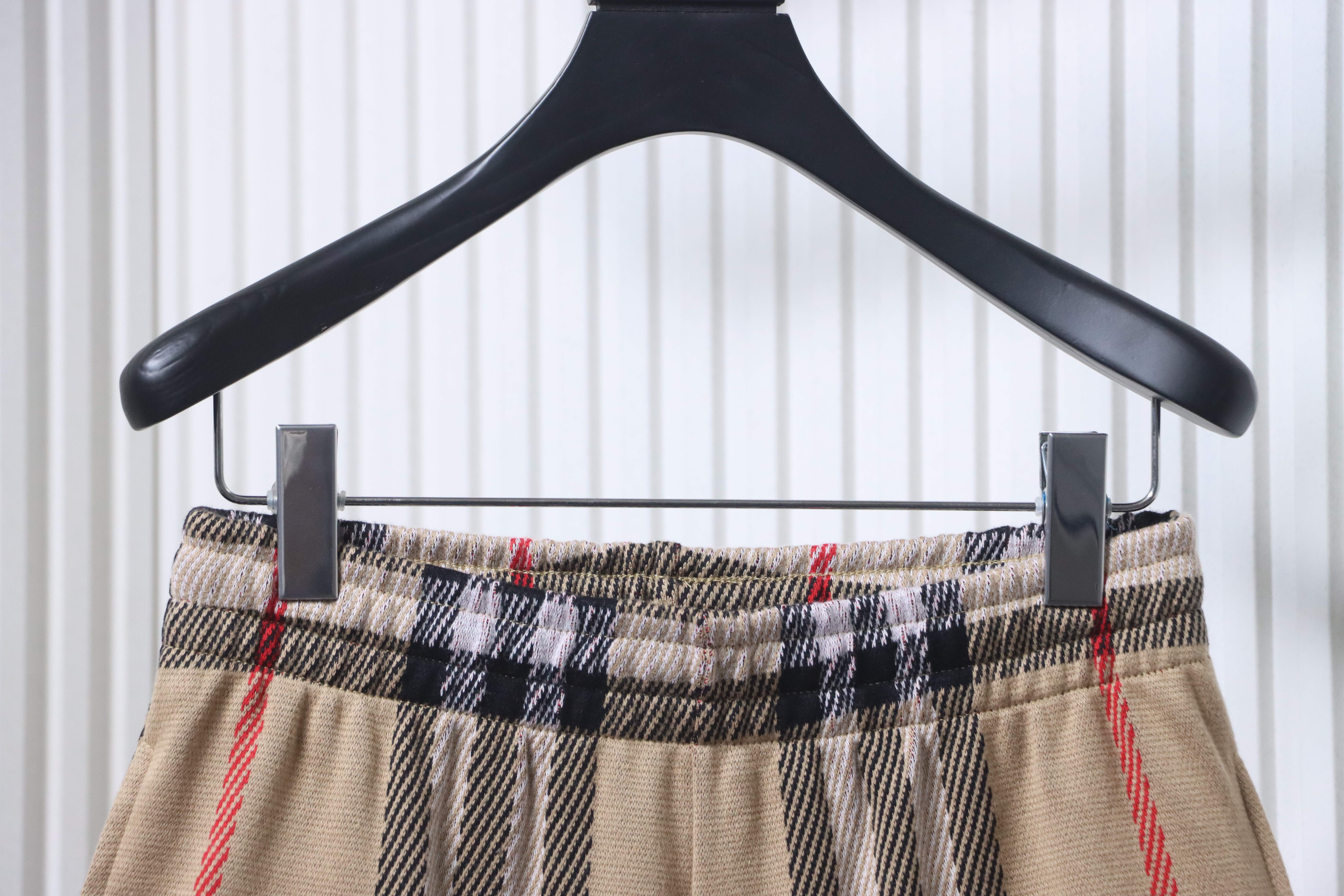 BURBERRY Check Knit Shorts Style 2