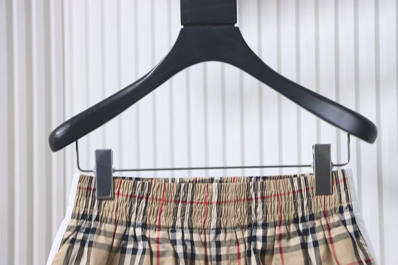 BURBERRY Check Shorts Style 1