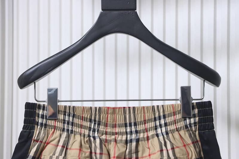 BURBERRY Check Shorts Style 2
