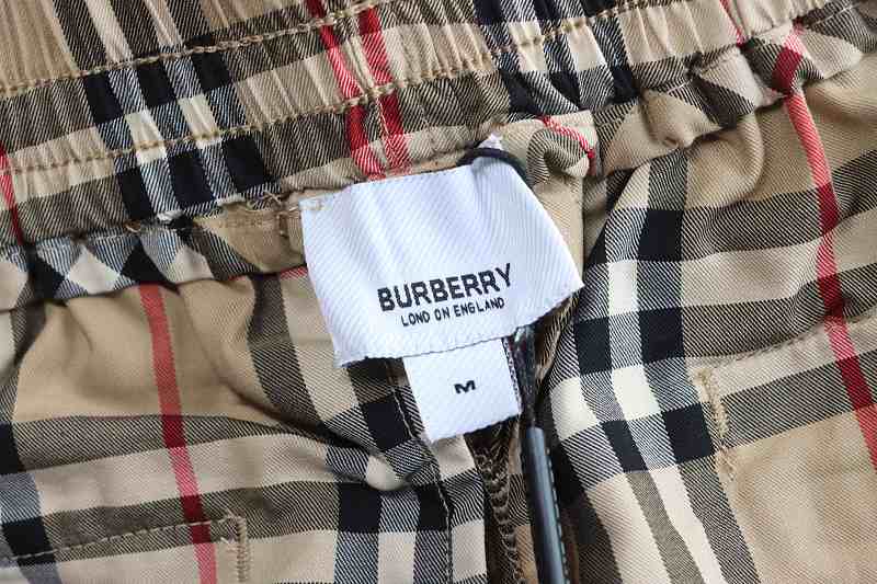 BURBERRY Check Shorts Style 2