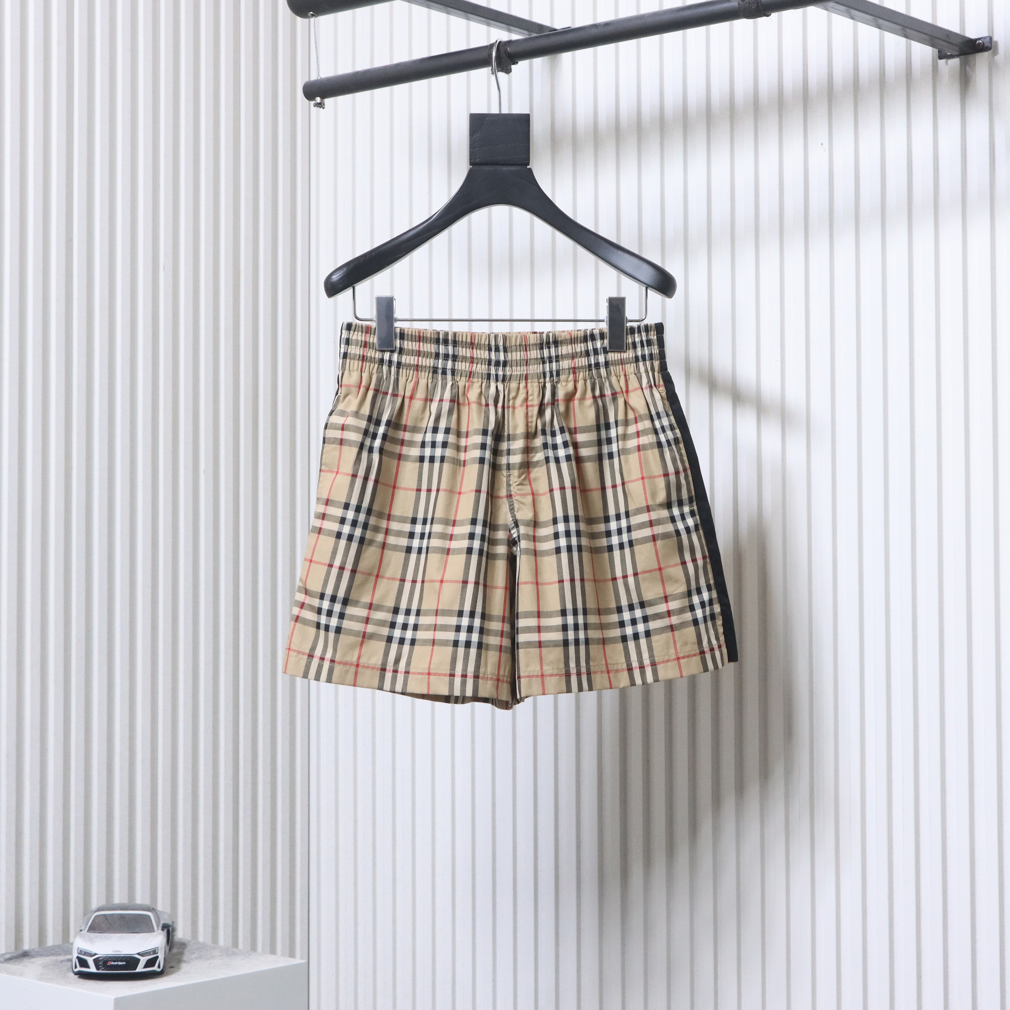 BURBERRY Check Shorts Style 2