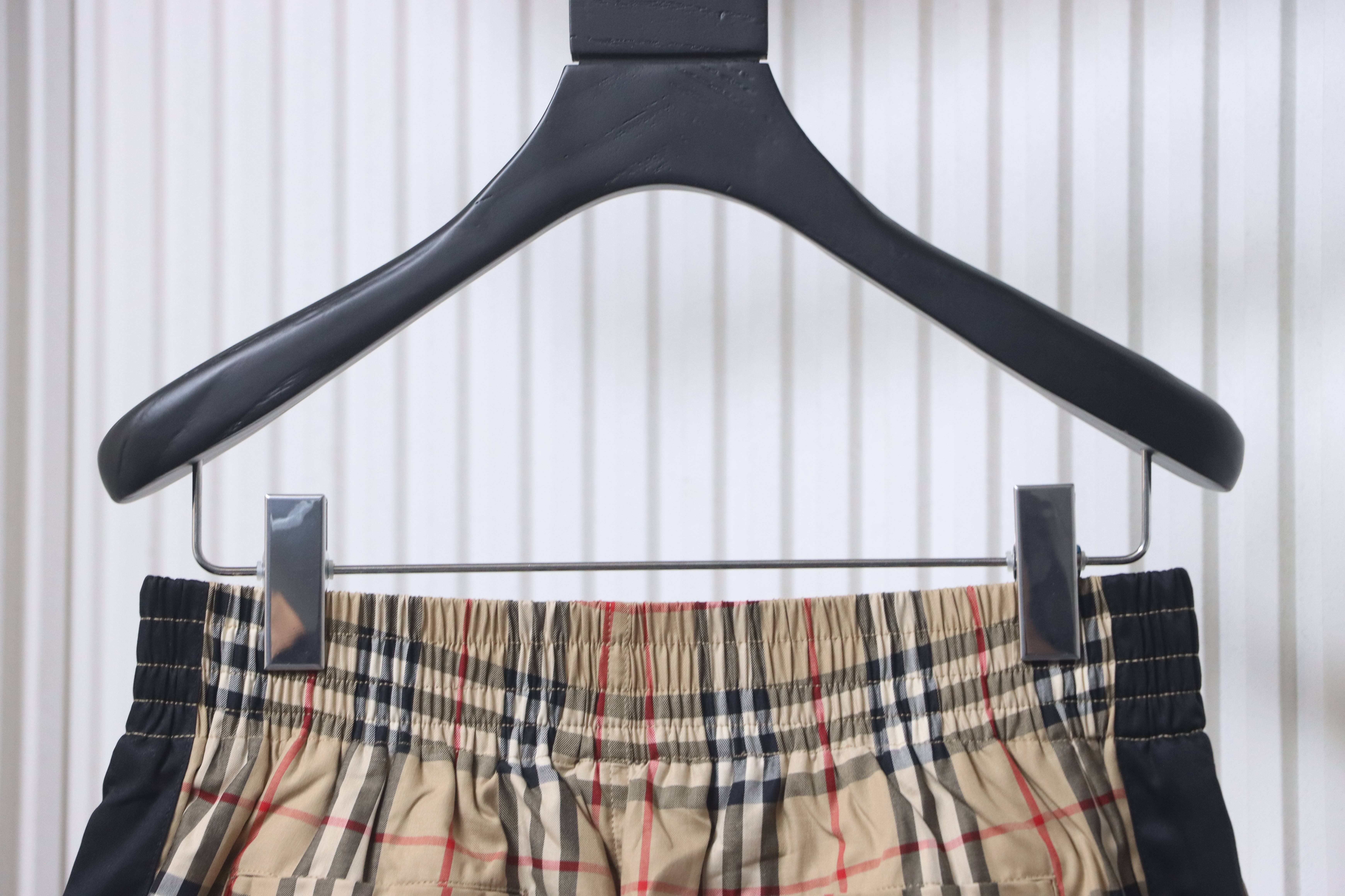 BURBERRY Check Shorts Style 2