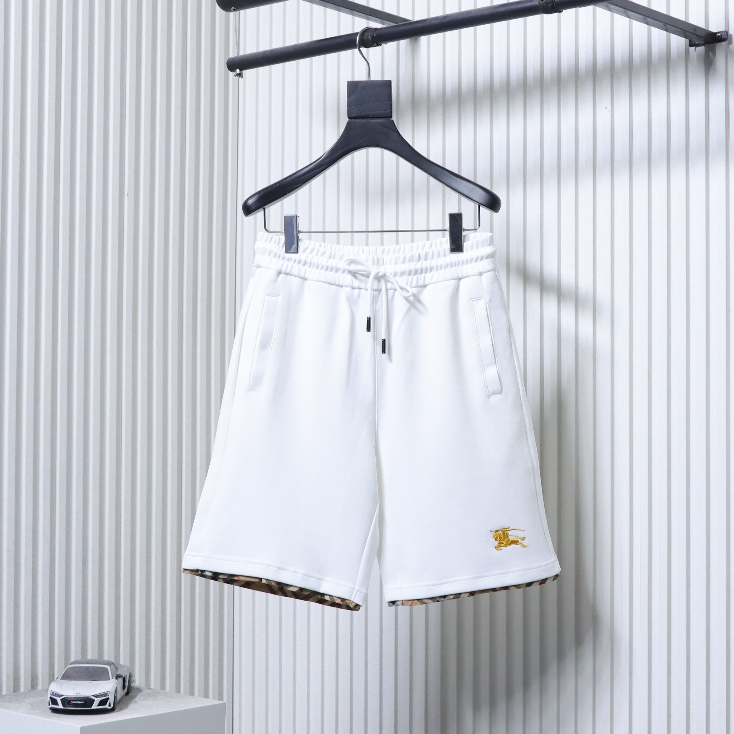 BURBERRY Check Trim Equestrian Embroidery Shorts Style 1