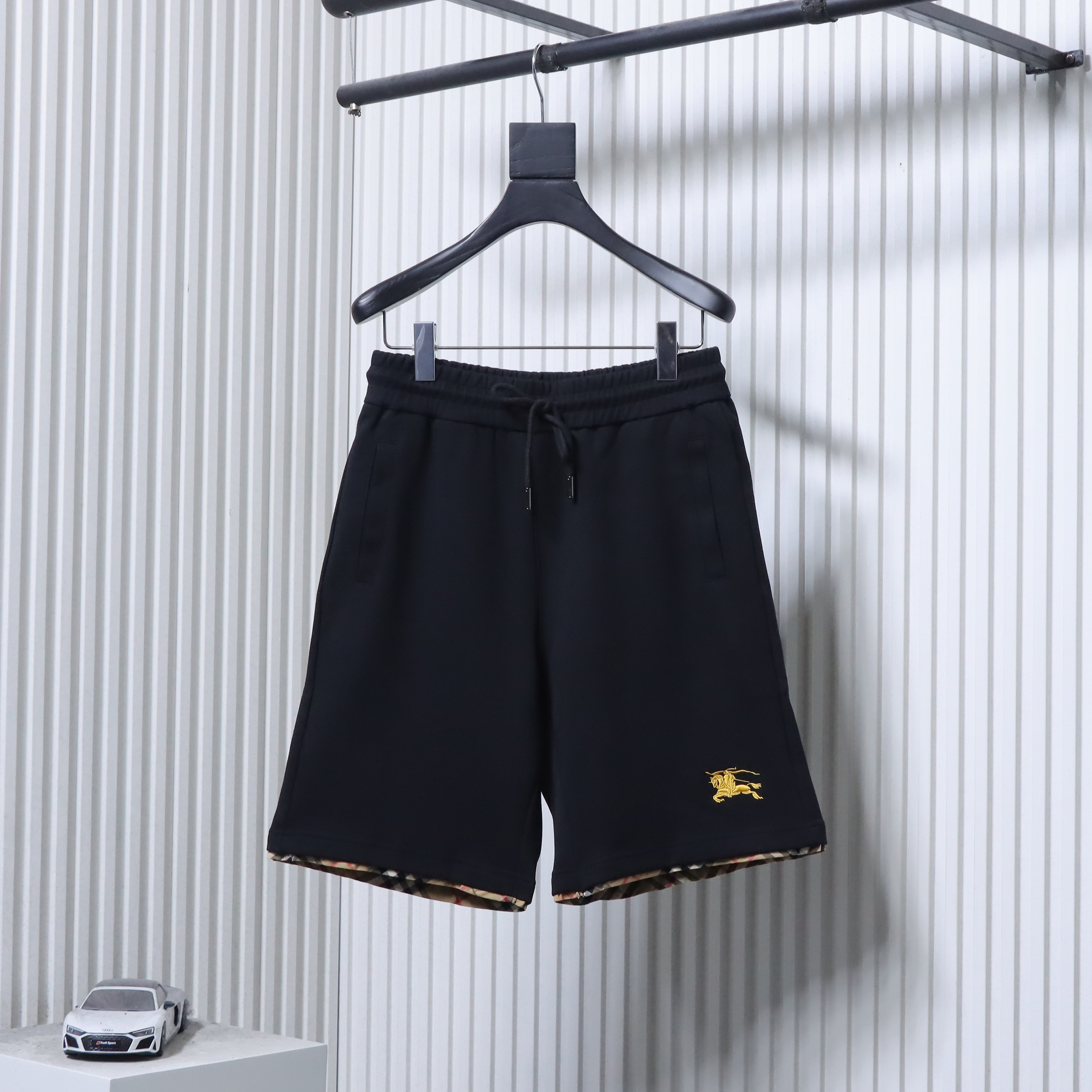 BURBERRY Check Trim Equestrian Embroidery Shorts Style 2