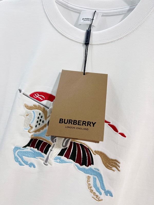 BURBERRY Chest Check Equestrian Embroidery Short Sleeve T-Shirt Style 3