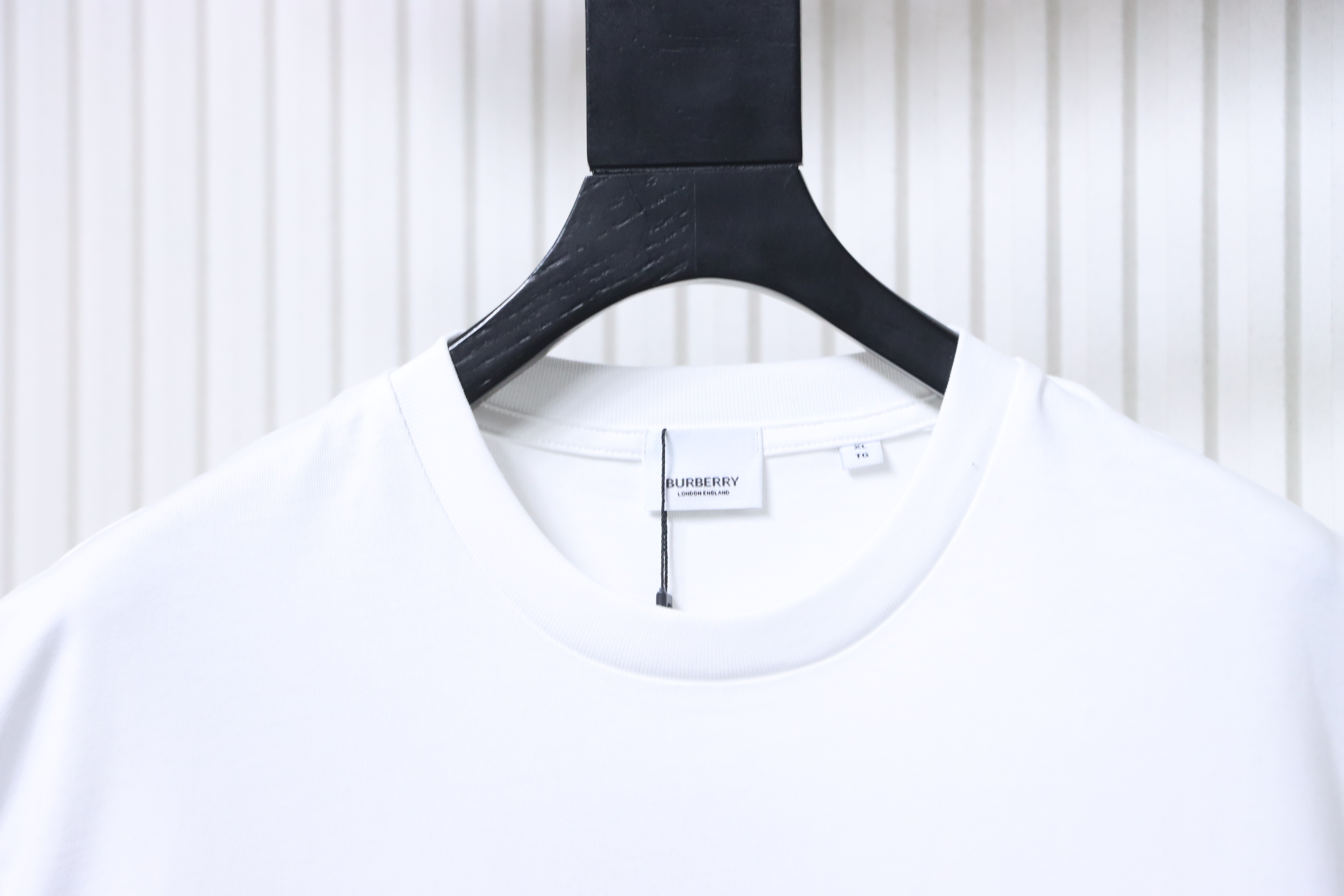 BURBERRY Classic Metal Equestrian Logo Crew Neck Short Sleeve T-Shirt Style 1