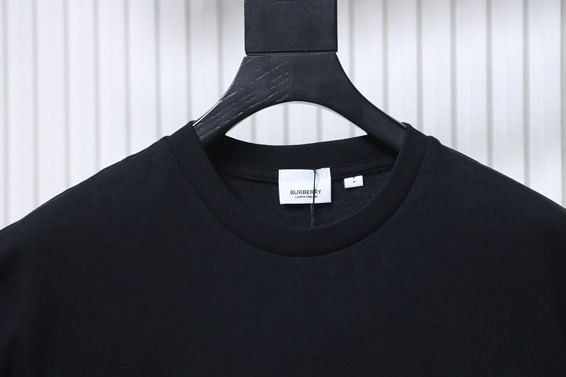 BURBERRY Classic Metal Equestrian Logo Crew Neck Short Sleeve T-Shirt Style 2