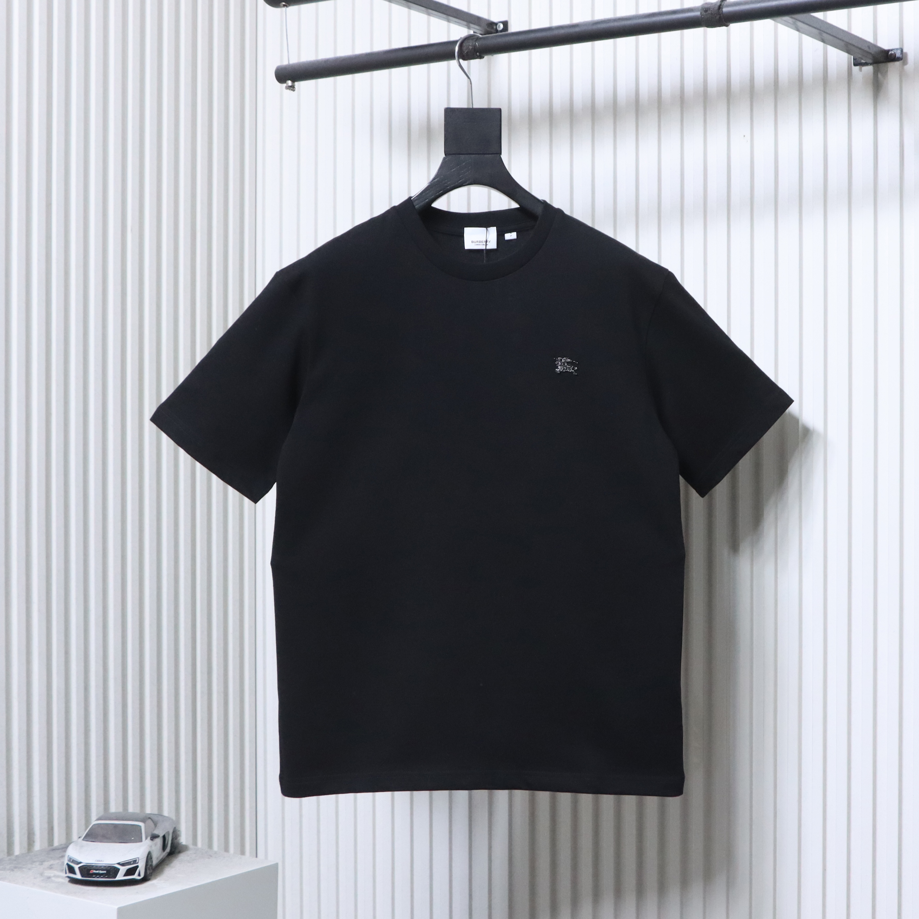 BURBERRY Classic Metal Equestrian Logo Crew Neck Short Sleeve T-Shirt Style 2